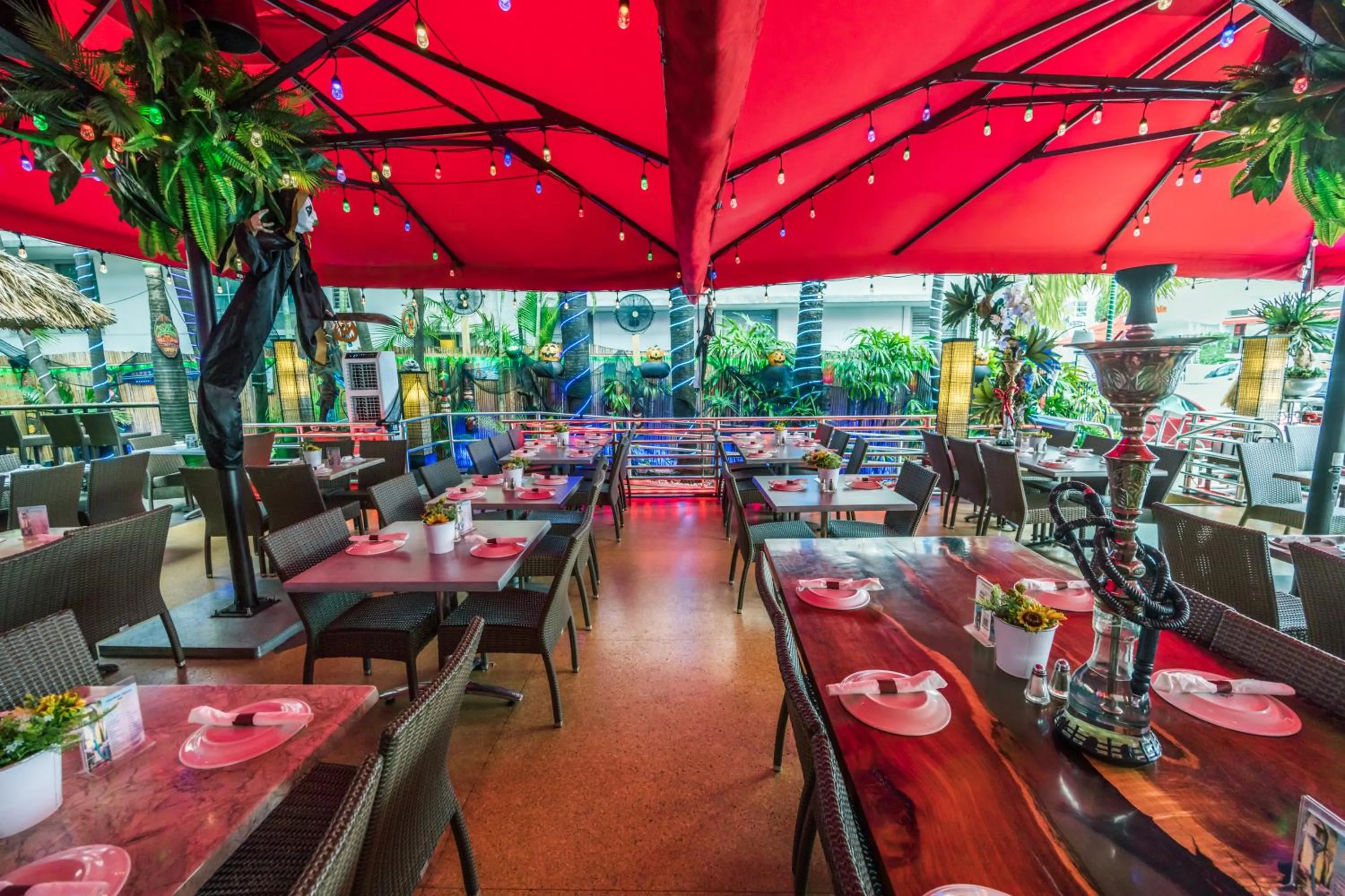 Restaurant/places to eat in Kent Hotel