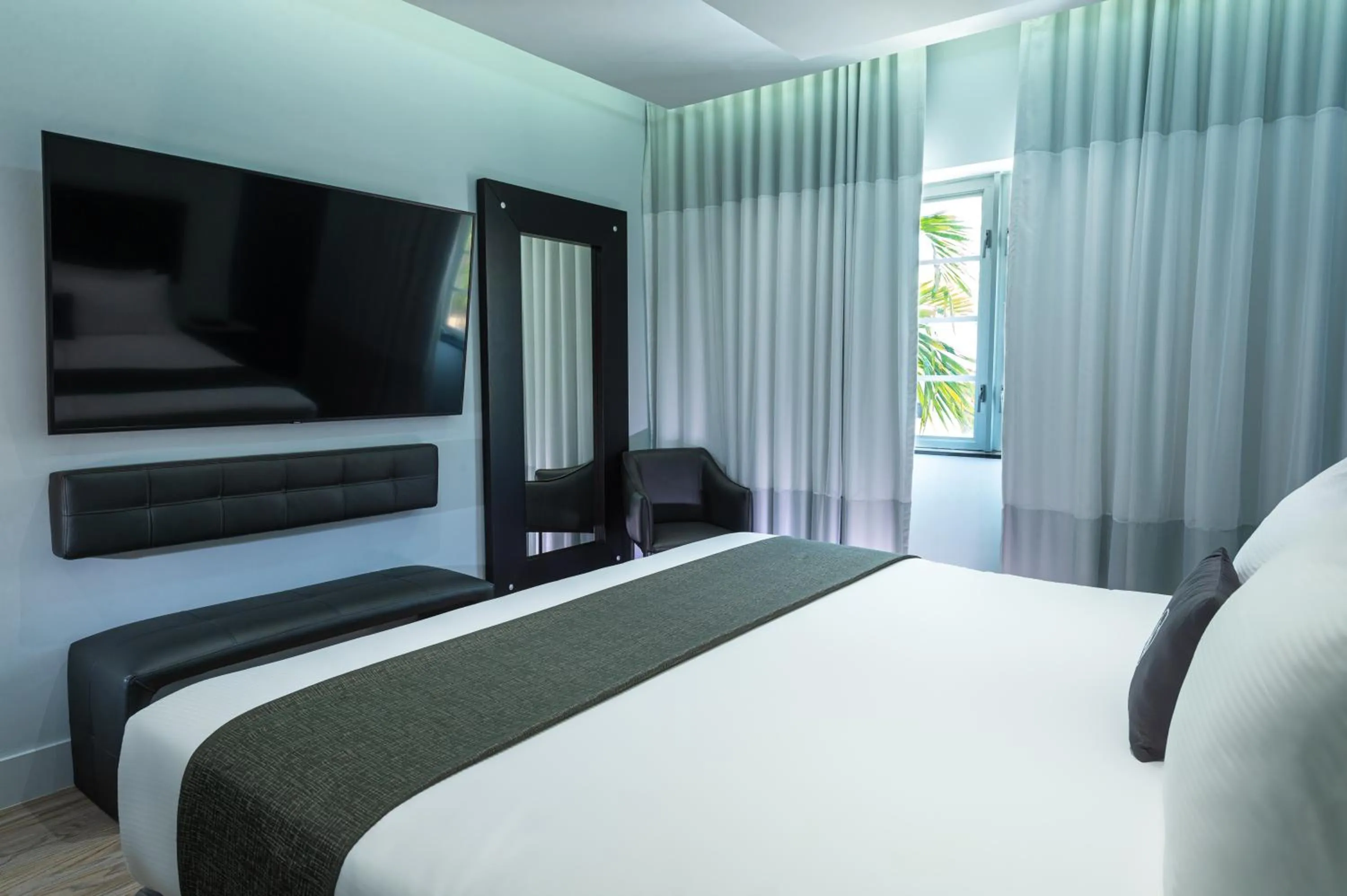 TV and multimedia, Bed in Kent Hotel