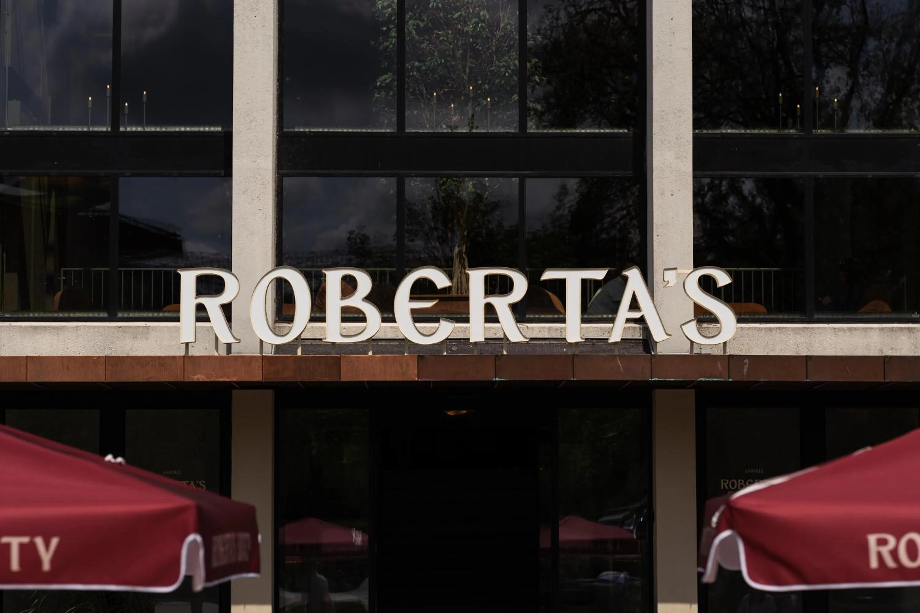 Facade/entrance in Roberta's Society Aarhus