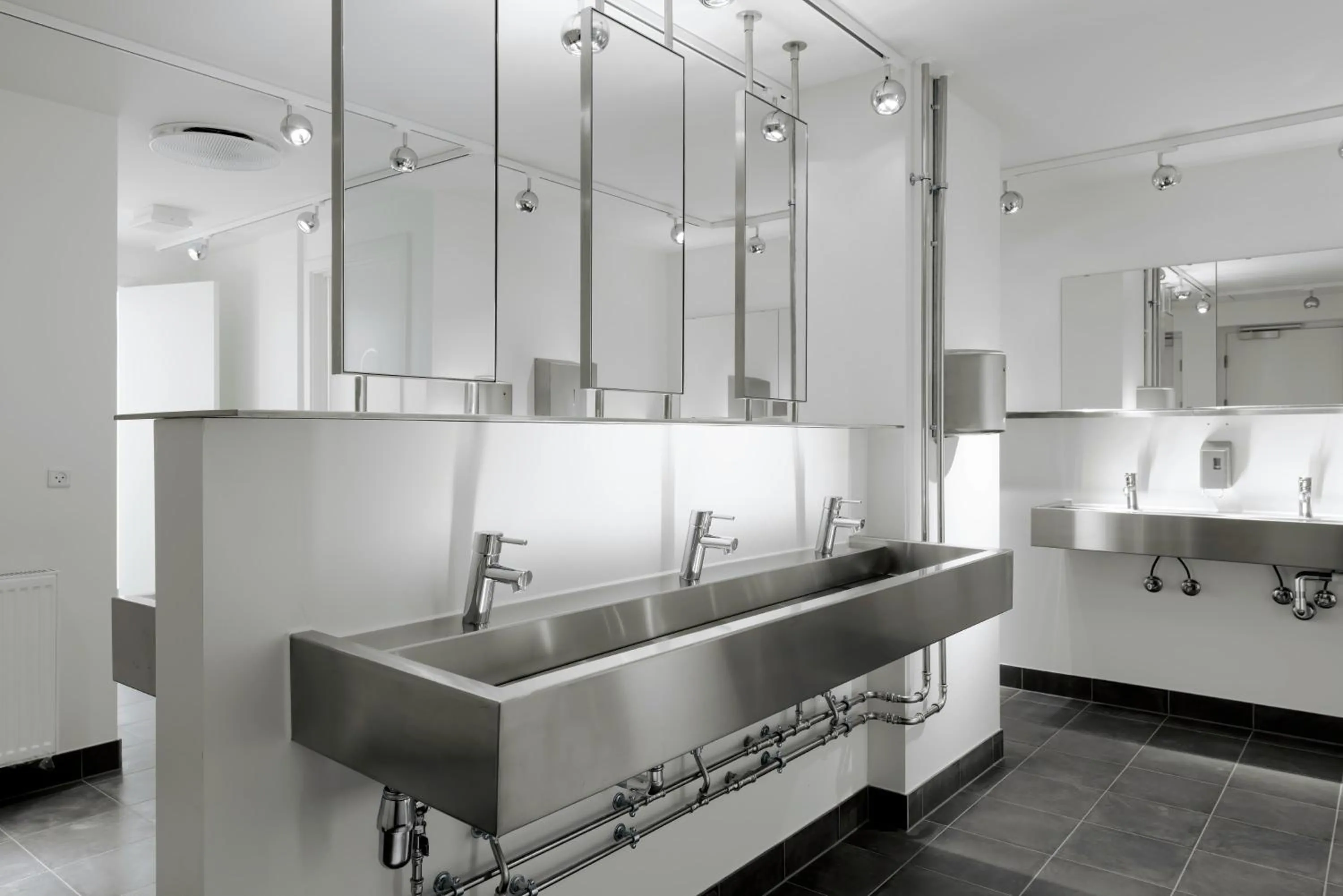 Bathroom in BOOK1 by Brøchner Hotels