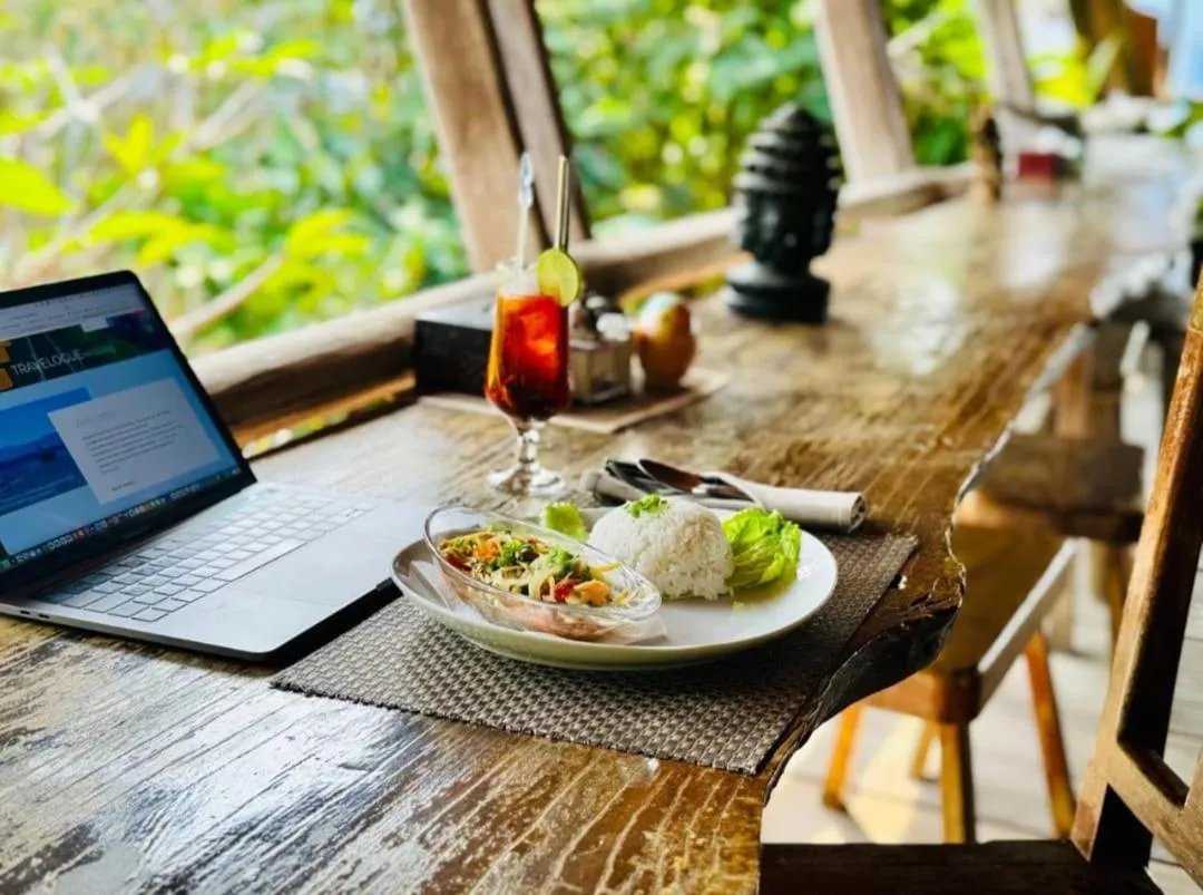 Restaurant/places to eat in TARA LODGE Haven of peace