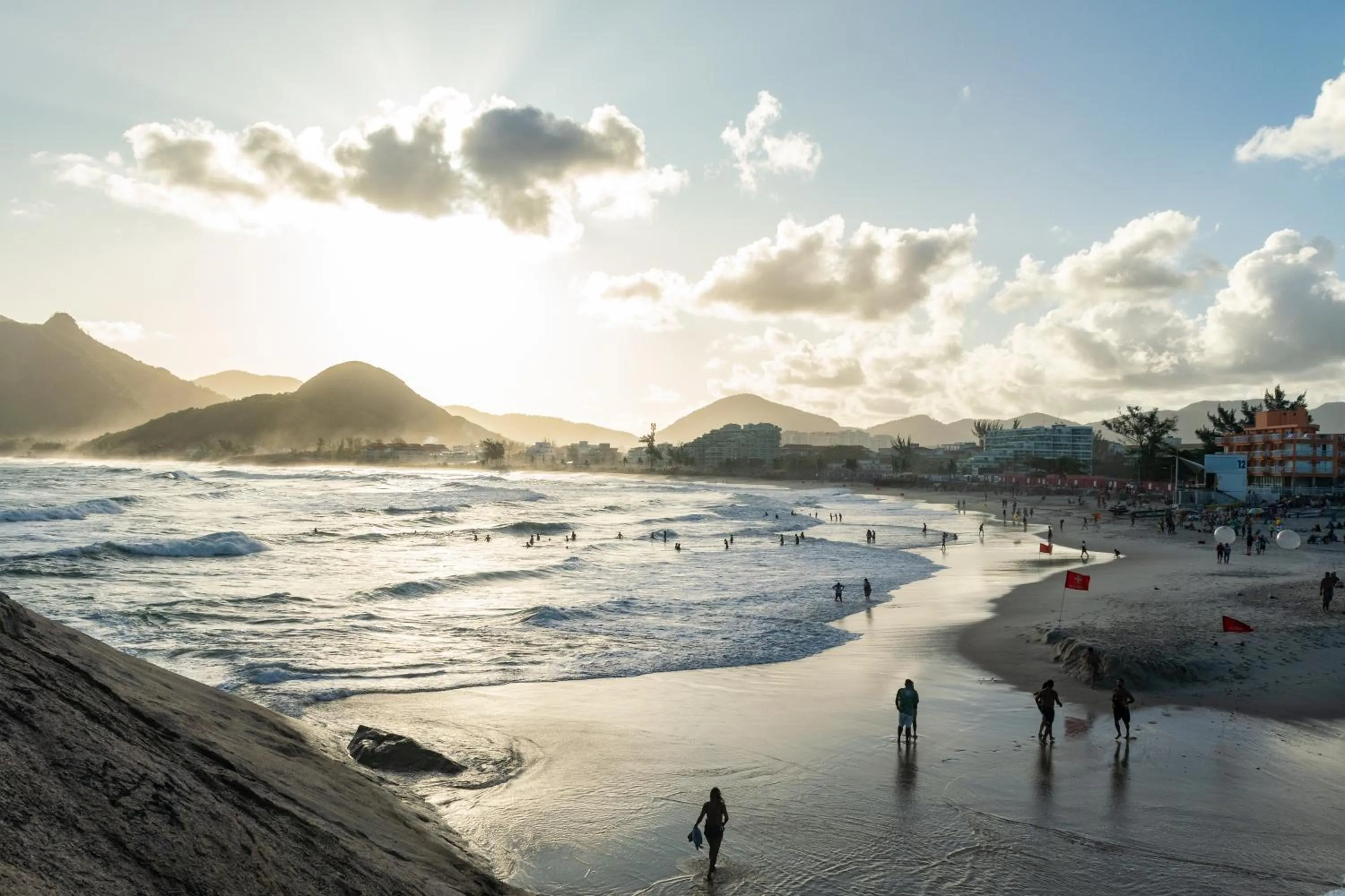 Beach in Longboard Paradise Suítes