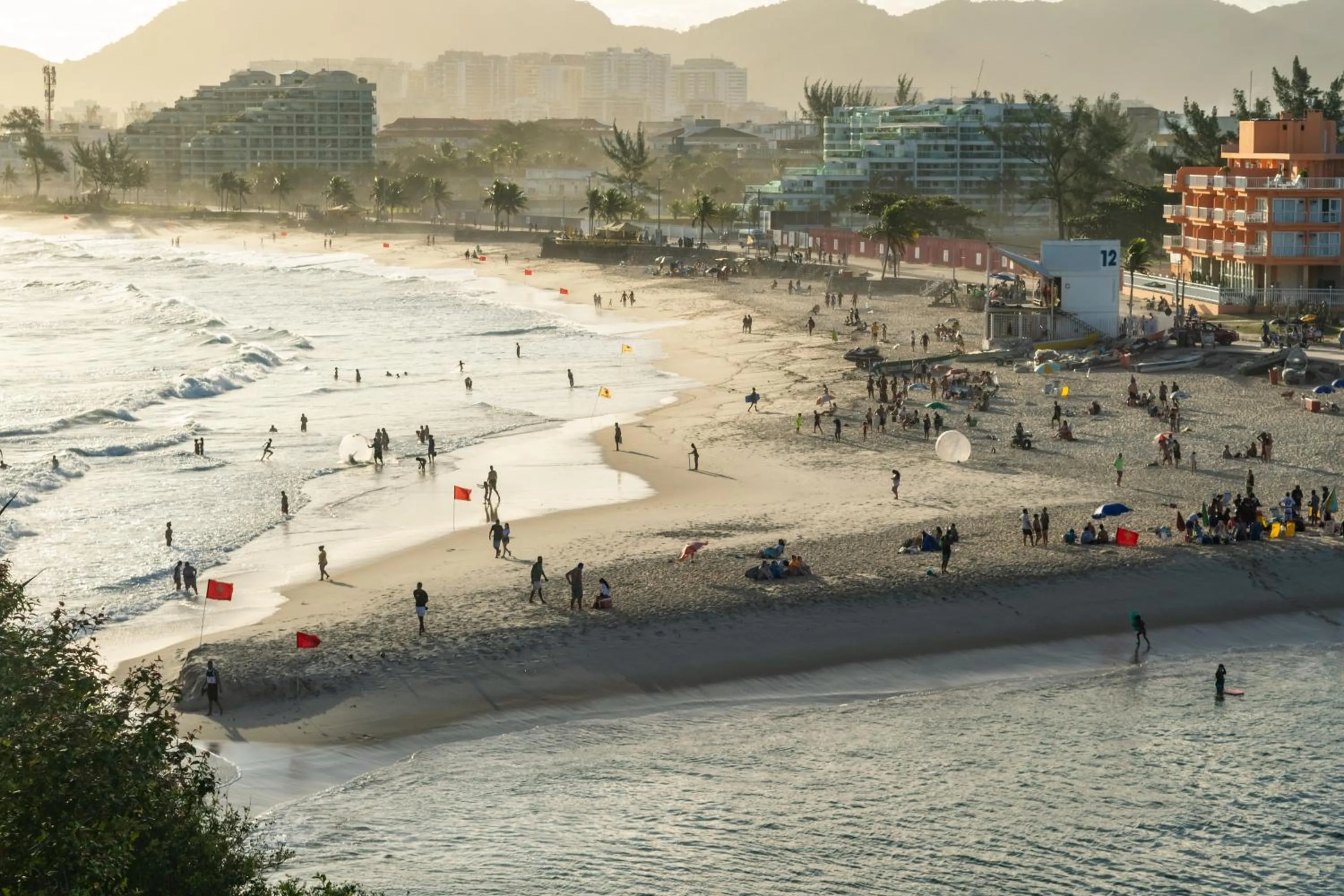 Beach in Longboard Paradise Suítes