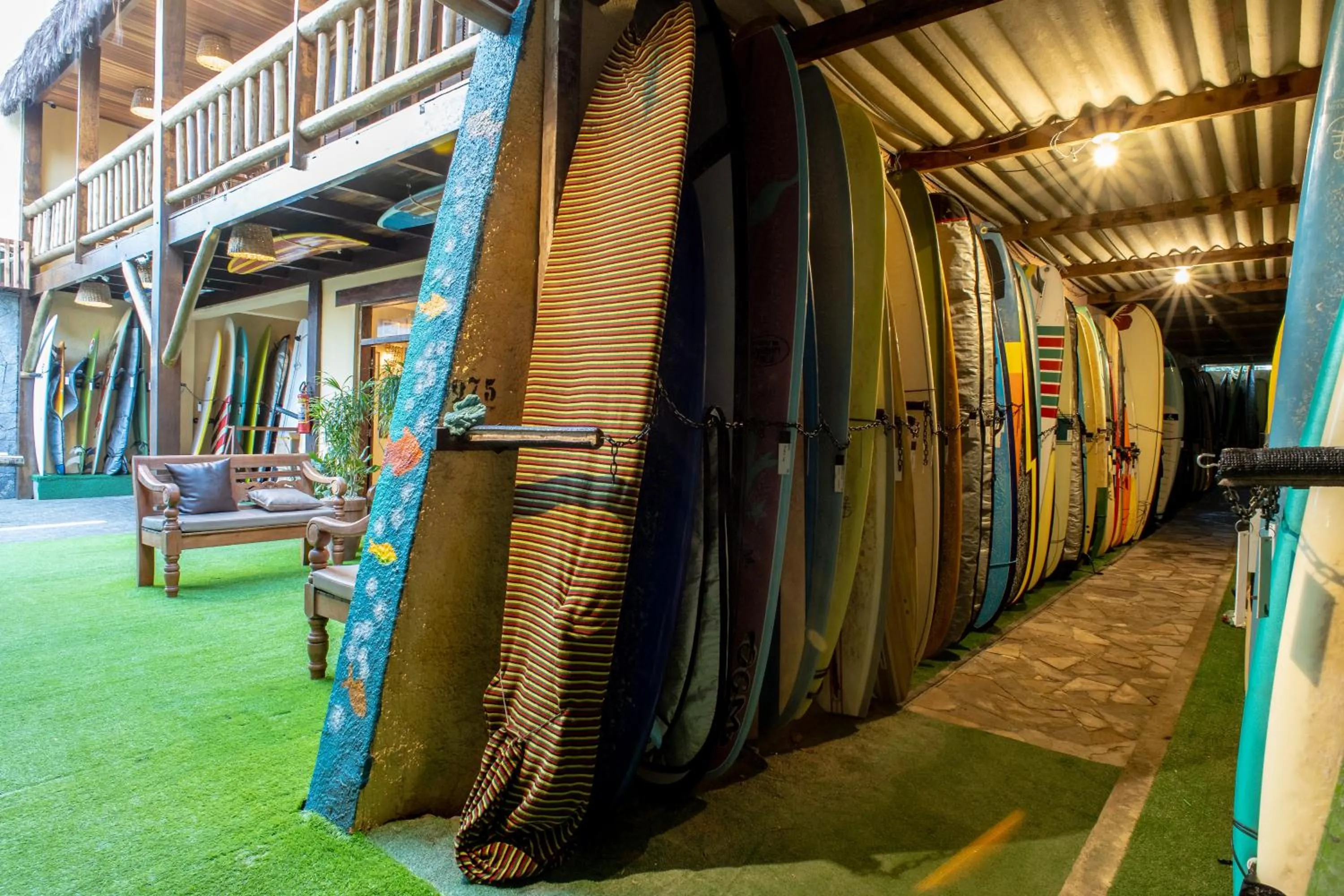 Inner courtyard view in Longboard Paradise Suítes