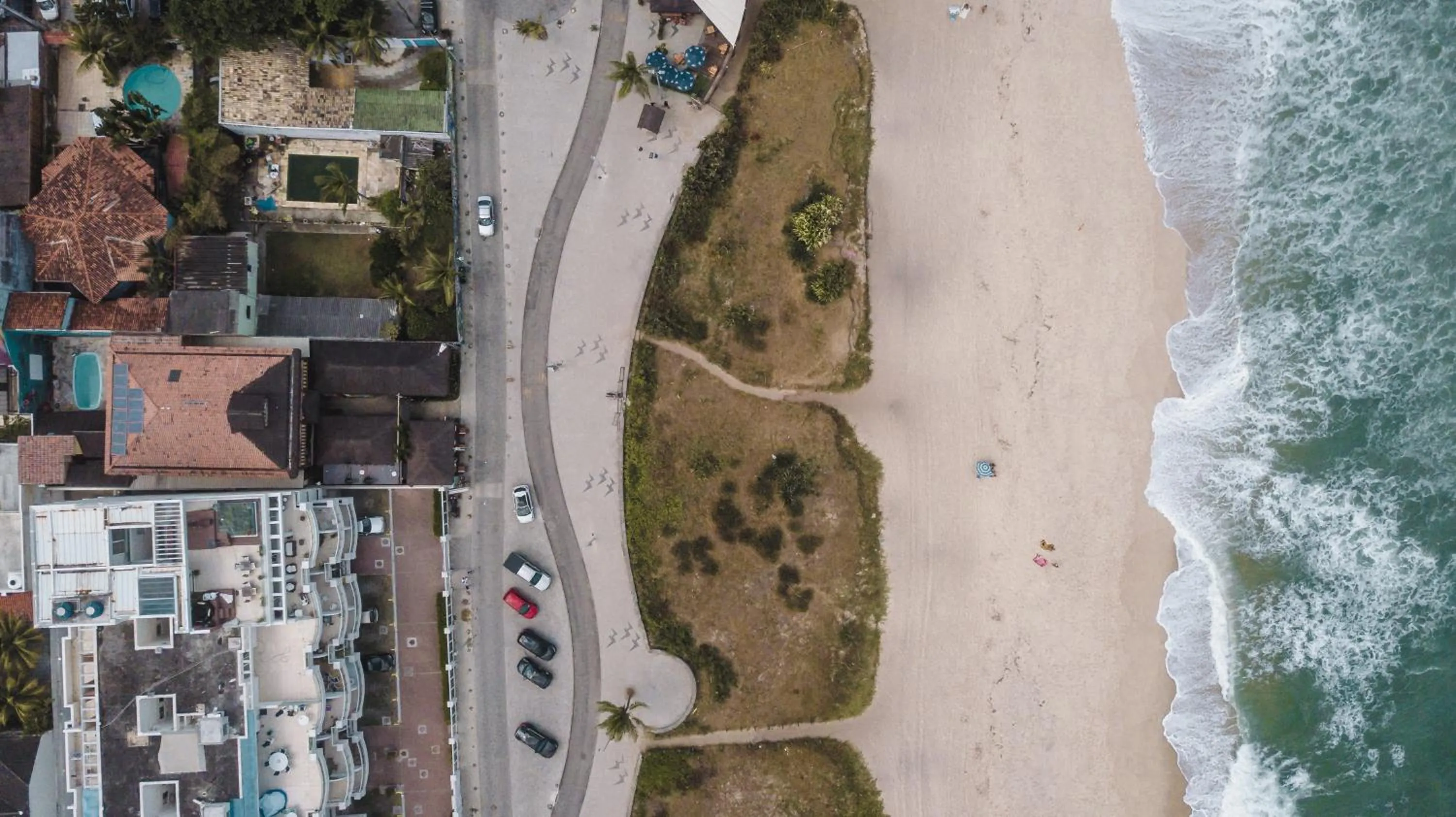Beach in Longboard Paradise Suítes