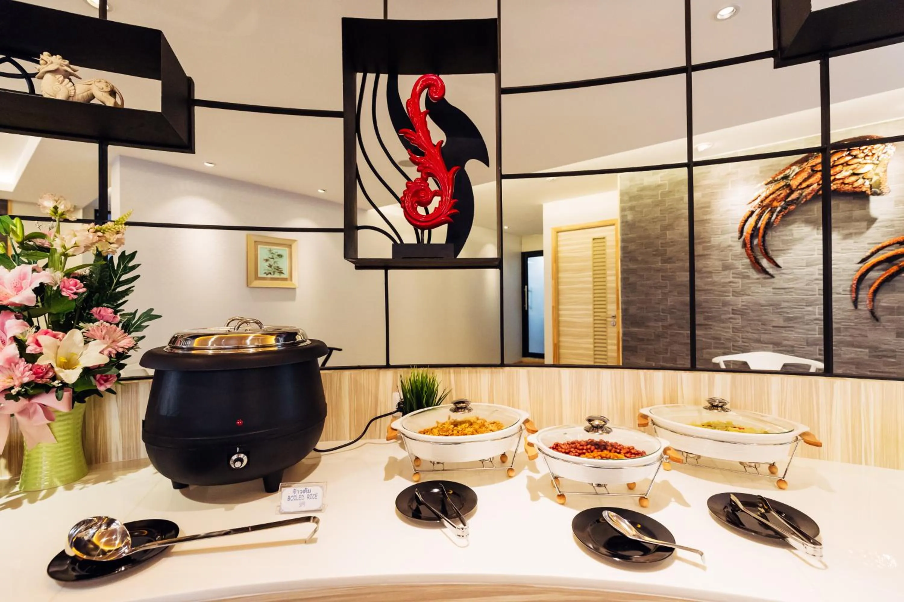 Restaurant/places to eat in Baron Residence Bangkok