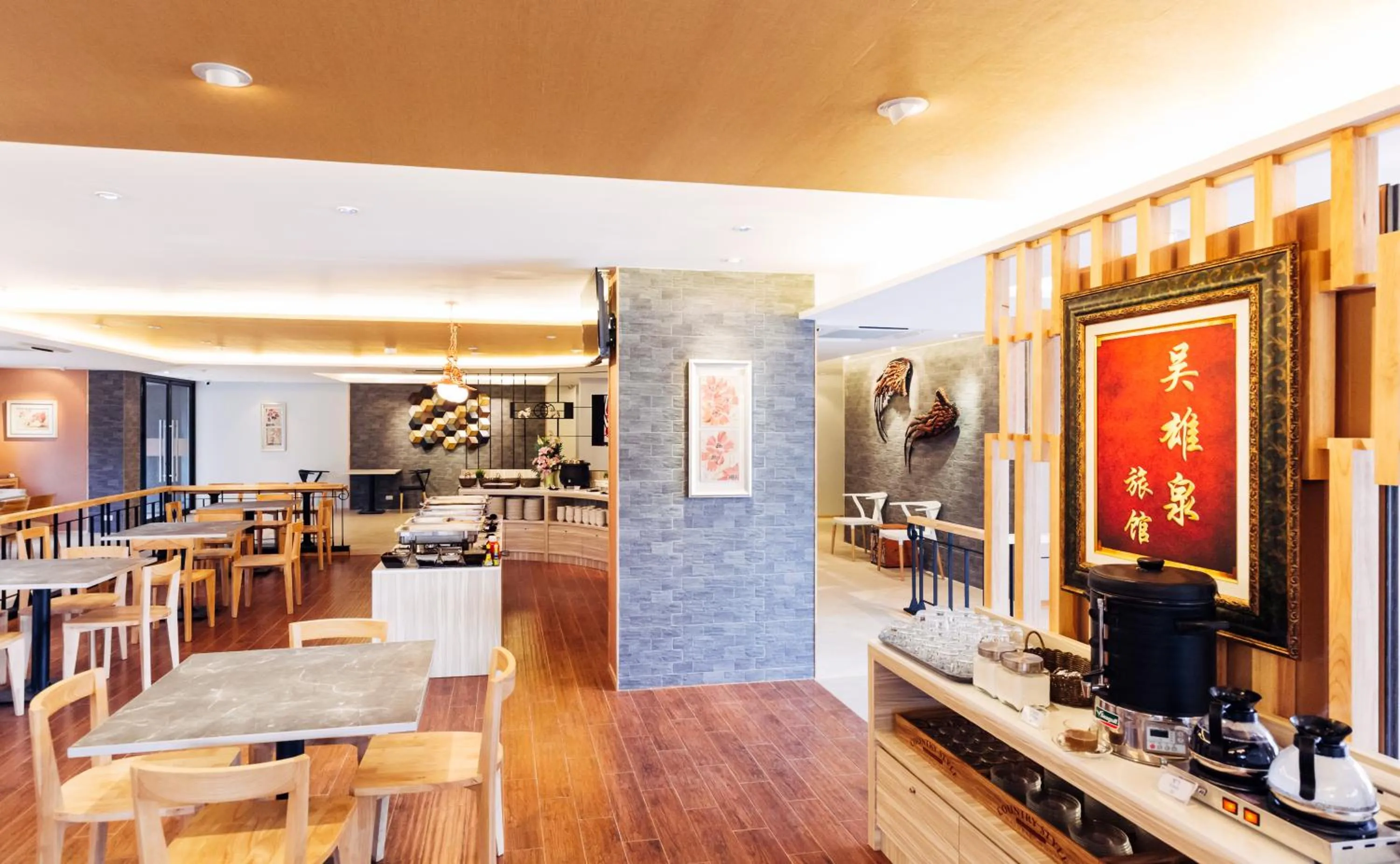 Restaurant/places to eat in Baron Residence Bangkok