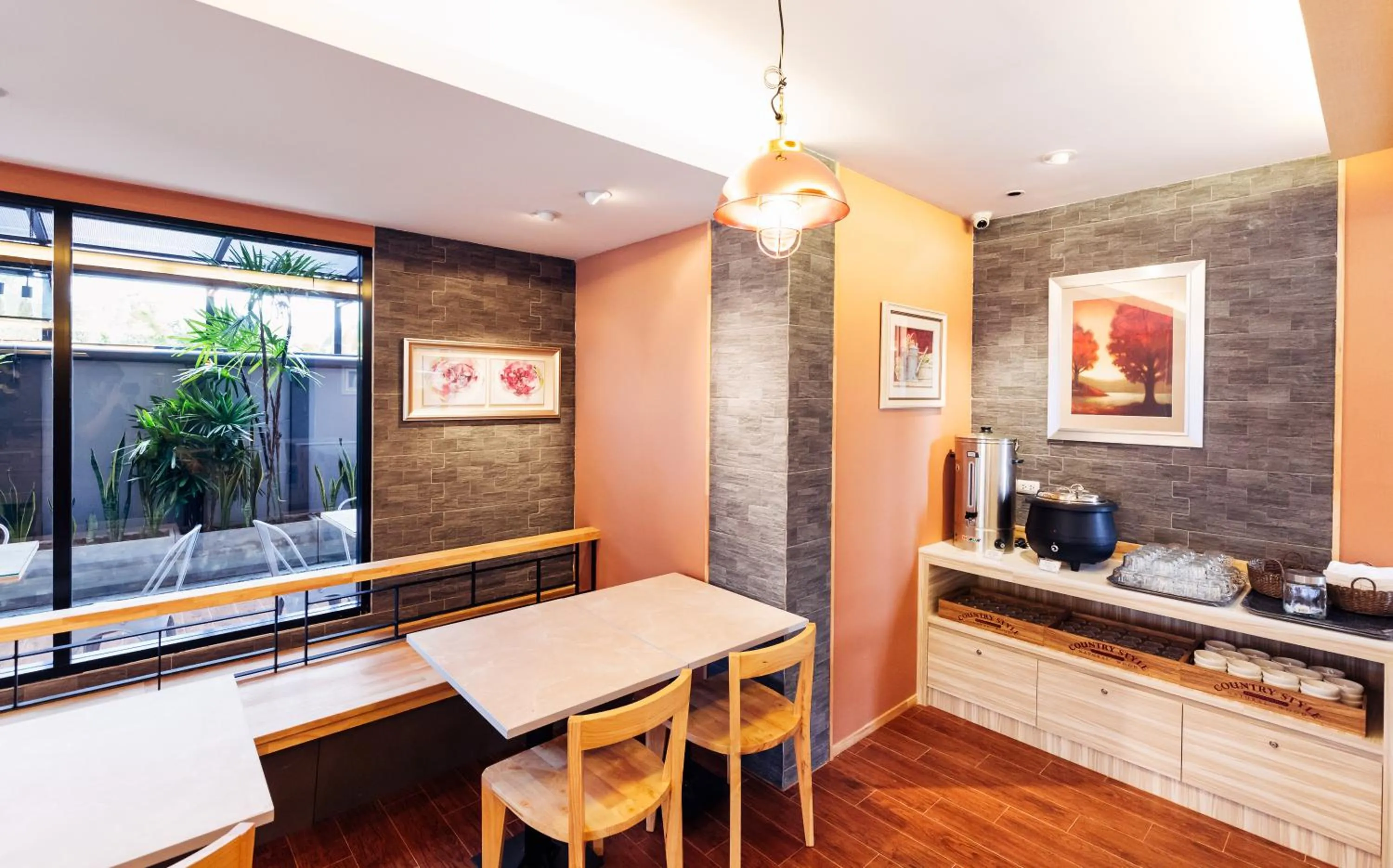 Restaurant/places to eat in Baron Residence Bangkok