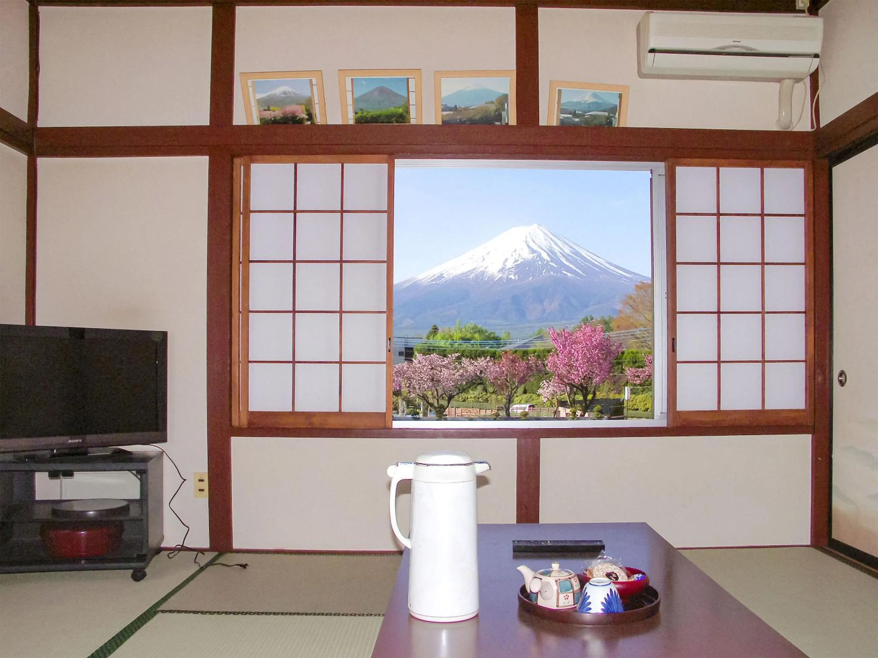 Photo of the whole room in Maruyaso