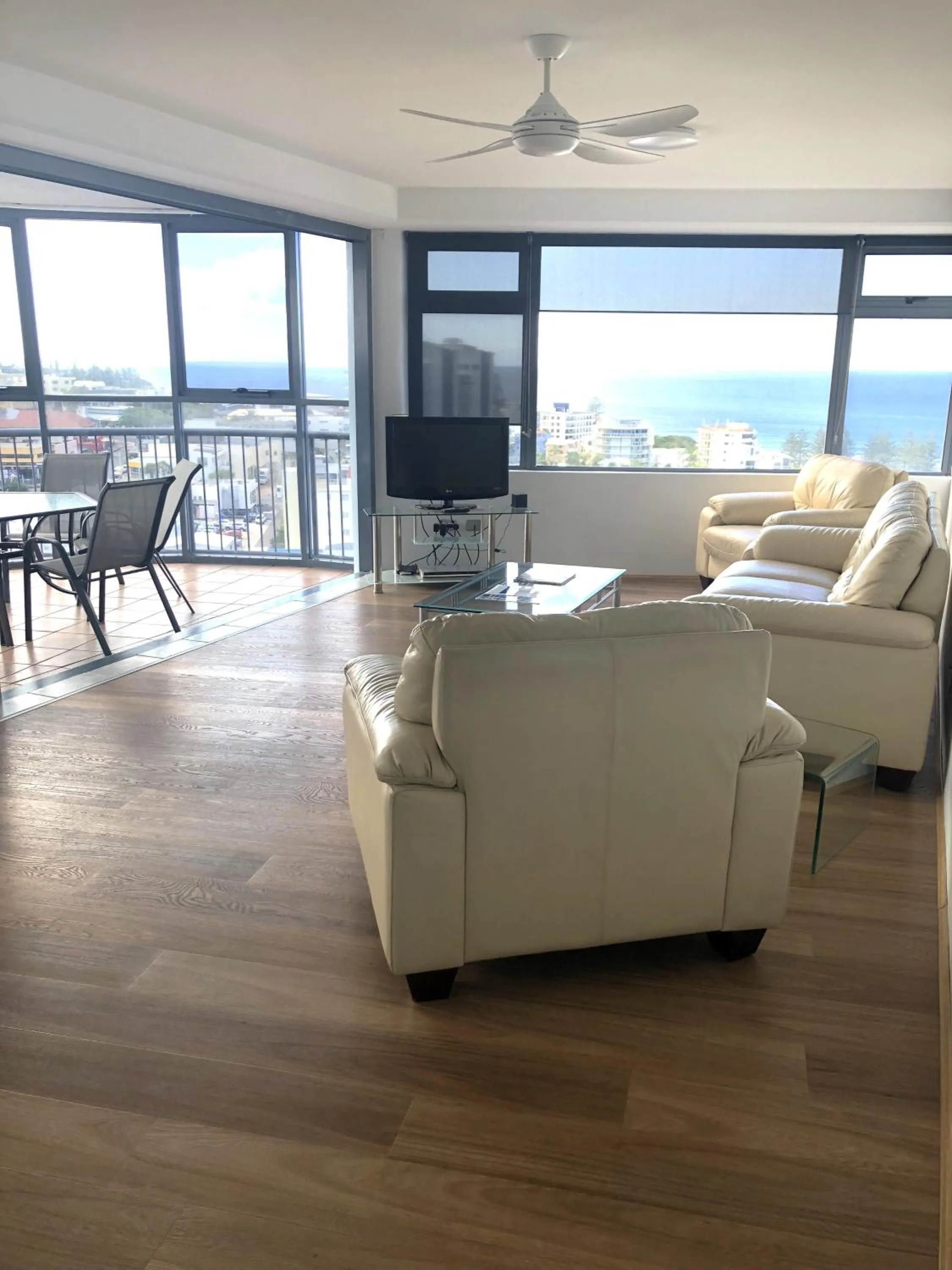 TV and multimedia in Centrepoint Apartments Caloundra