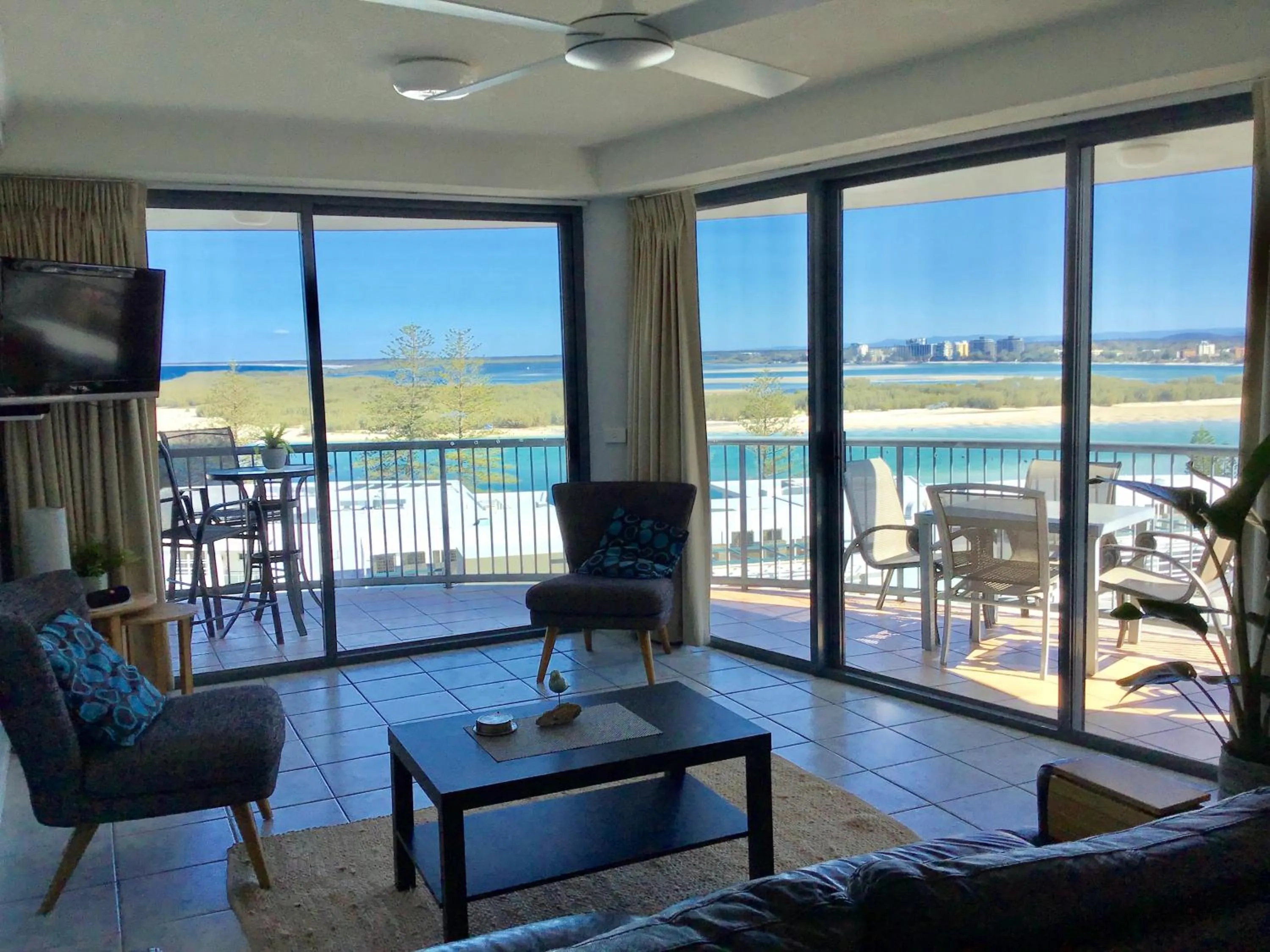 Day in Centrepoint Apartments Caloundra