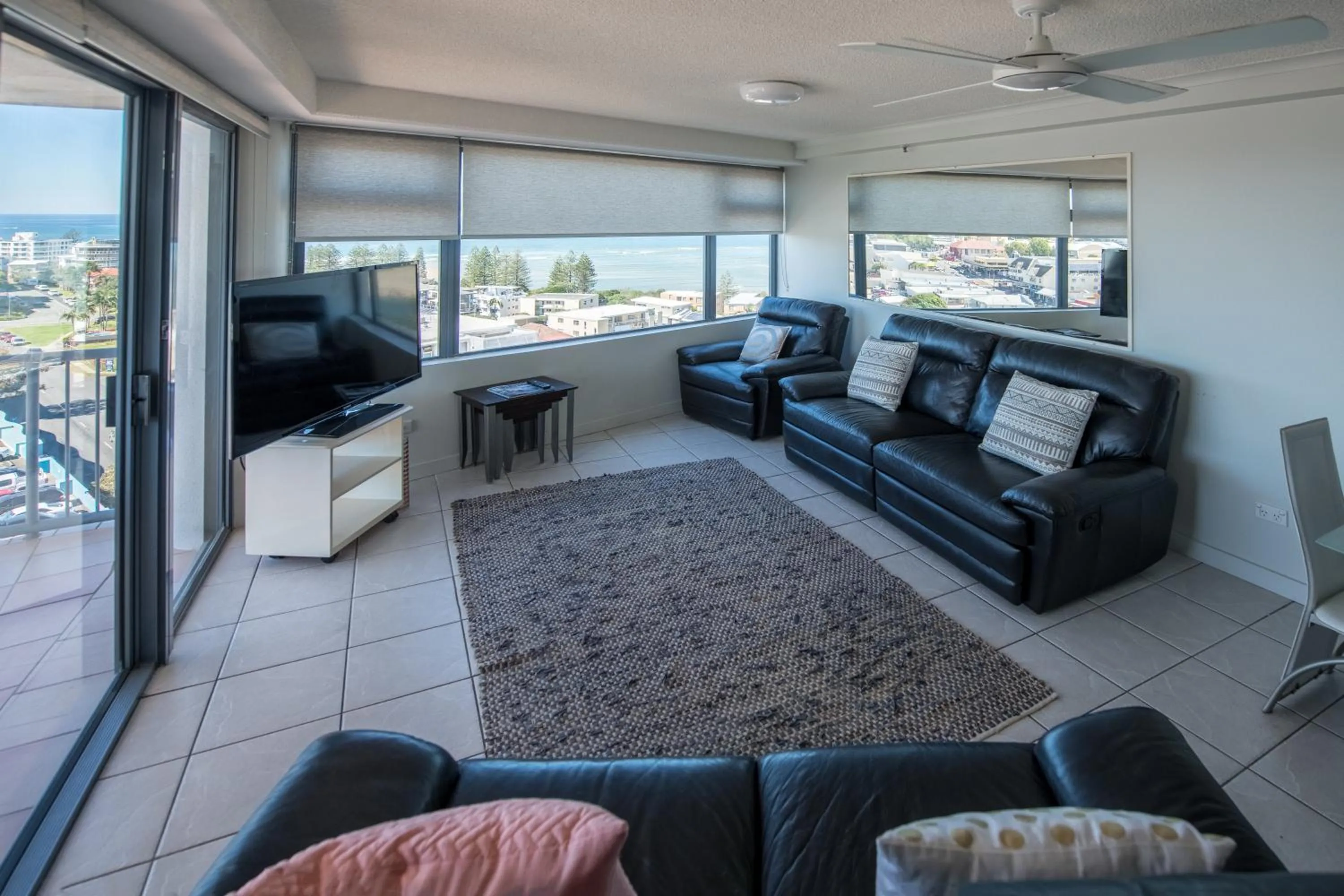 TV and multimedia in Centrepoint Apartments Caloundra