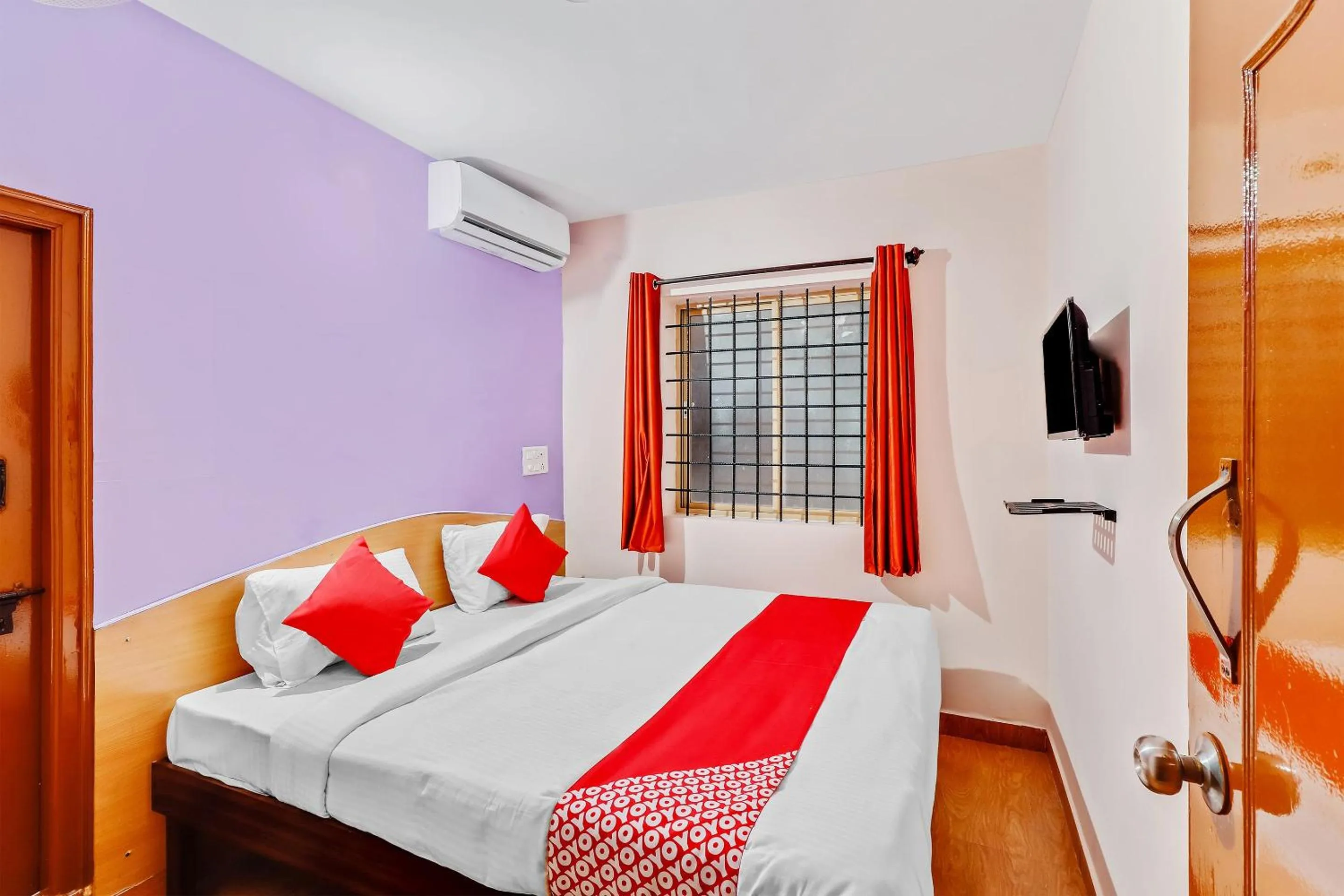 Facade/entrance, Bed in Hotel O MRV Royal Suites