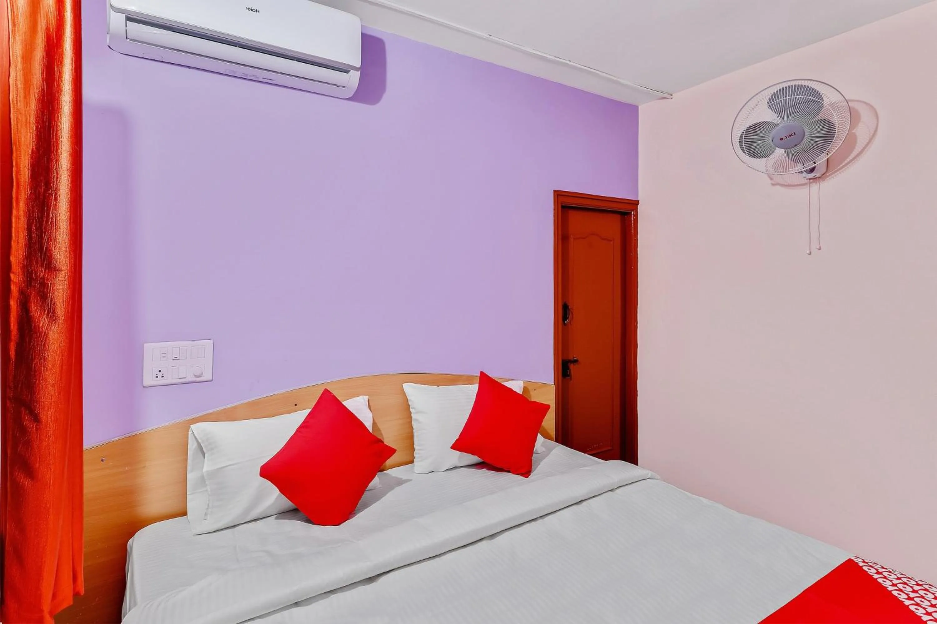 Bedroom, Bed in Hotel O MRV Royal Suites