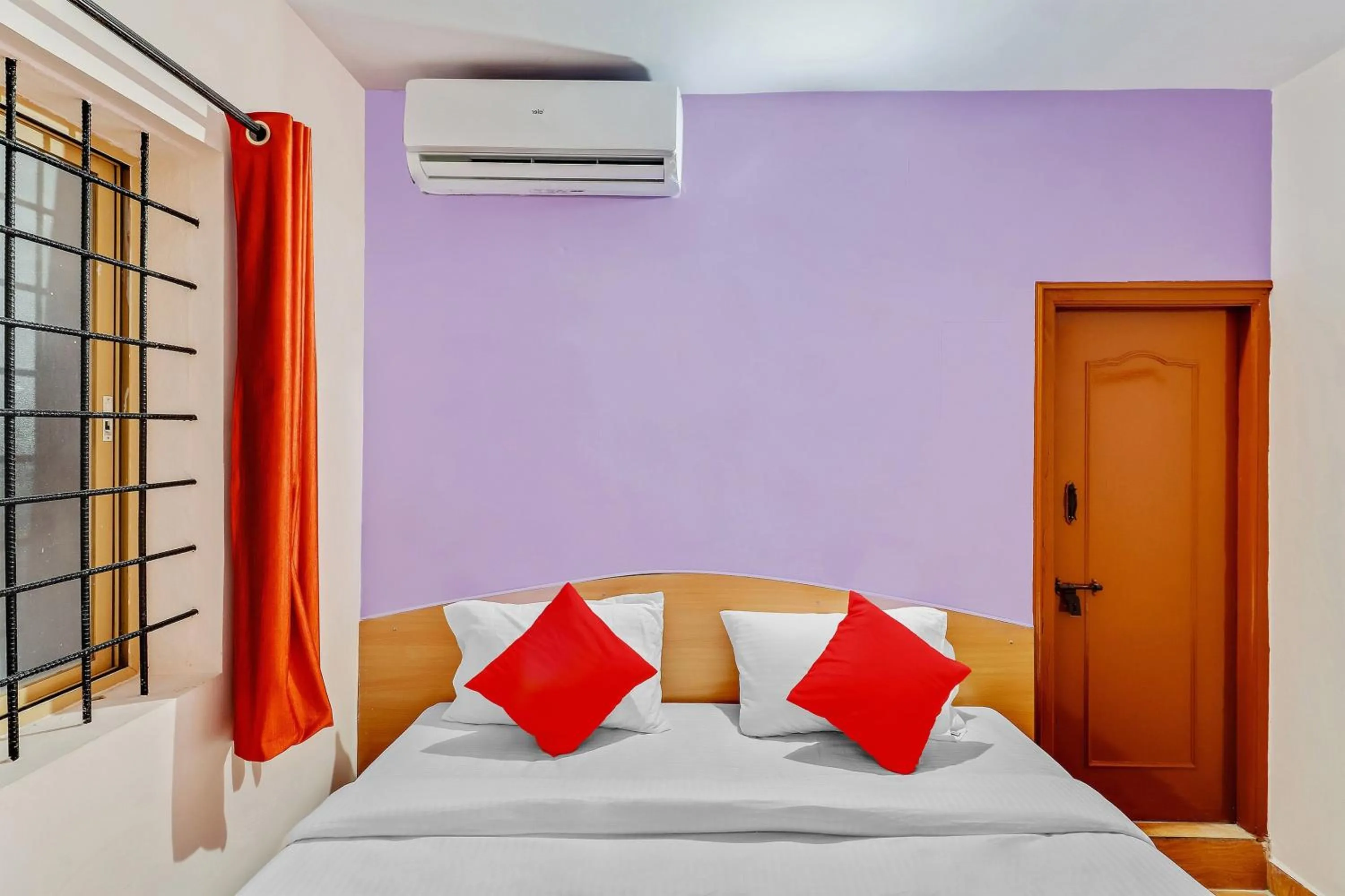 Bedroom, Bed in Hotel O MRV Royal Suites