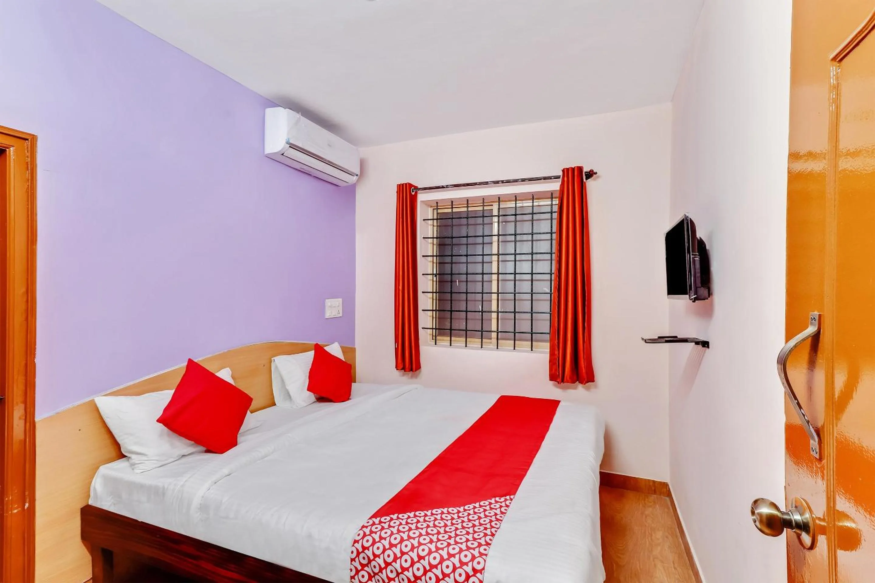 Lobby or reception, Bed in Hotel O MRV Royal Suites