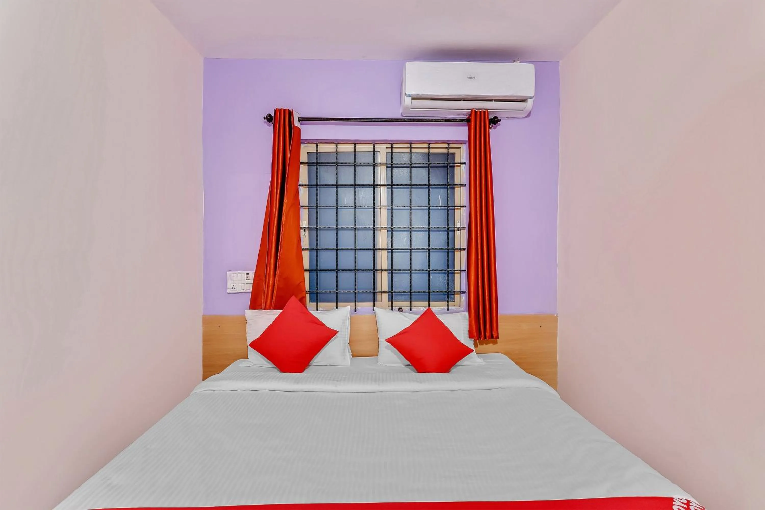 Lobby or reception, Bed in Hotel O MRV Royal Suites