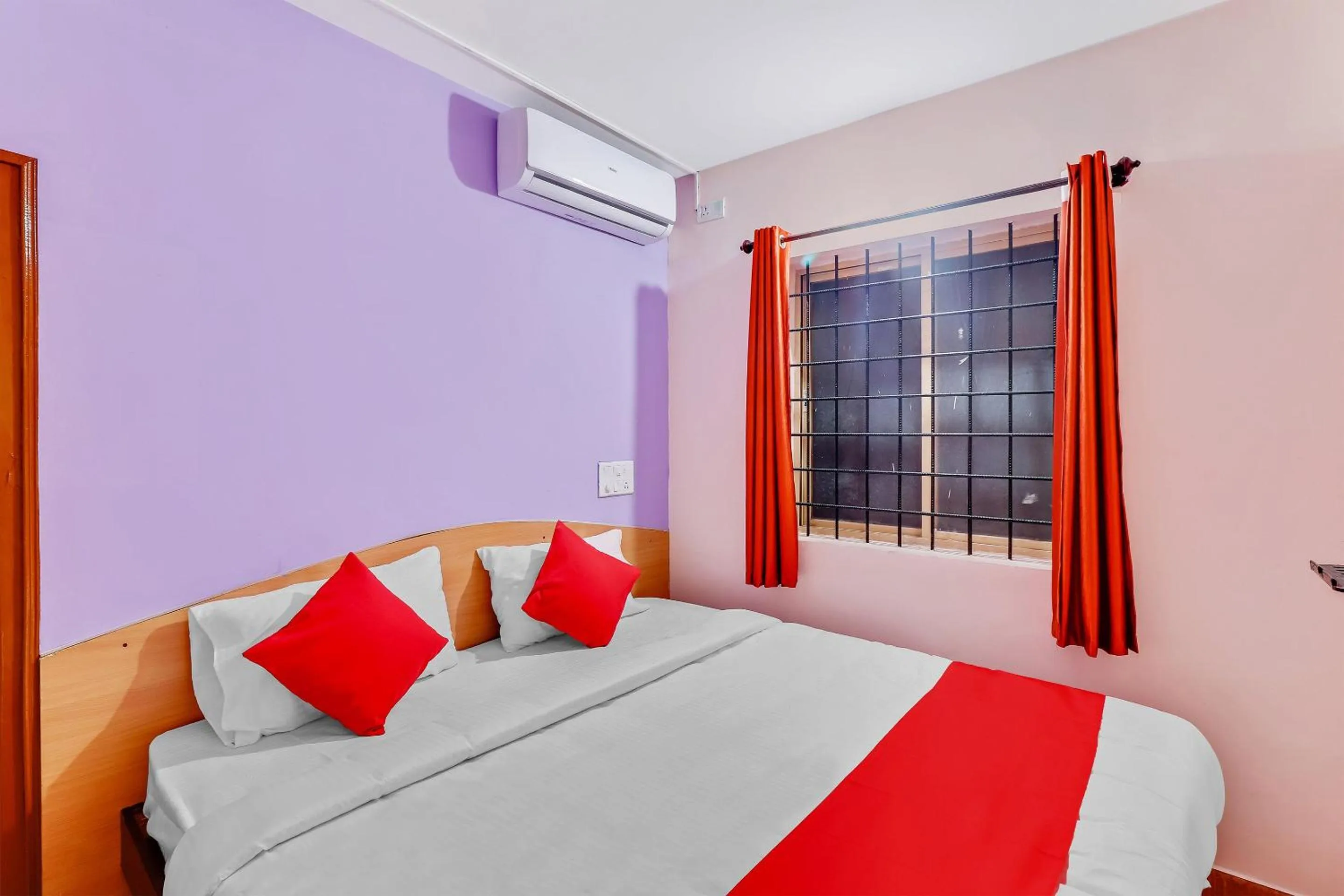 Bedroom, Bed in Hotel O MRV Royal Suites