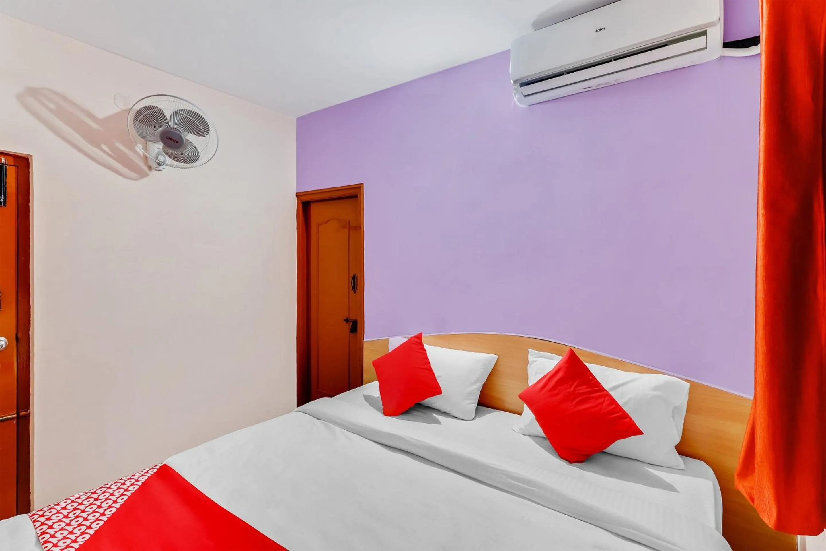 Bedroom, Bed in Hotel O MRV Royal Suites