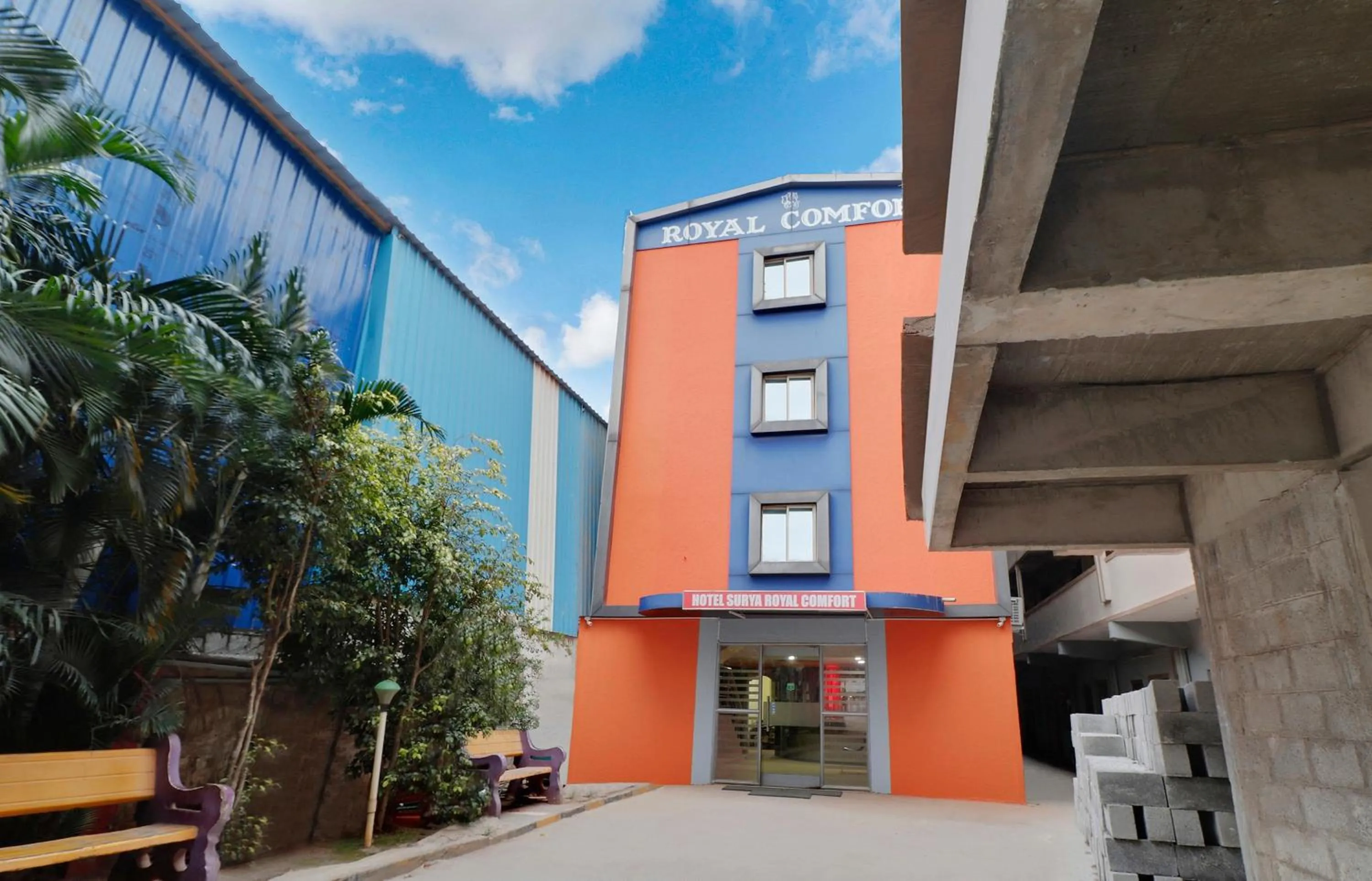 Facade/entrance in Hotel O MRV Royal Suites