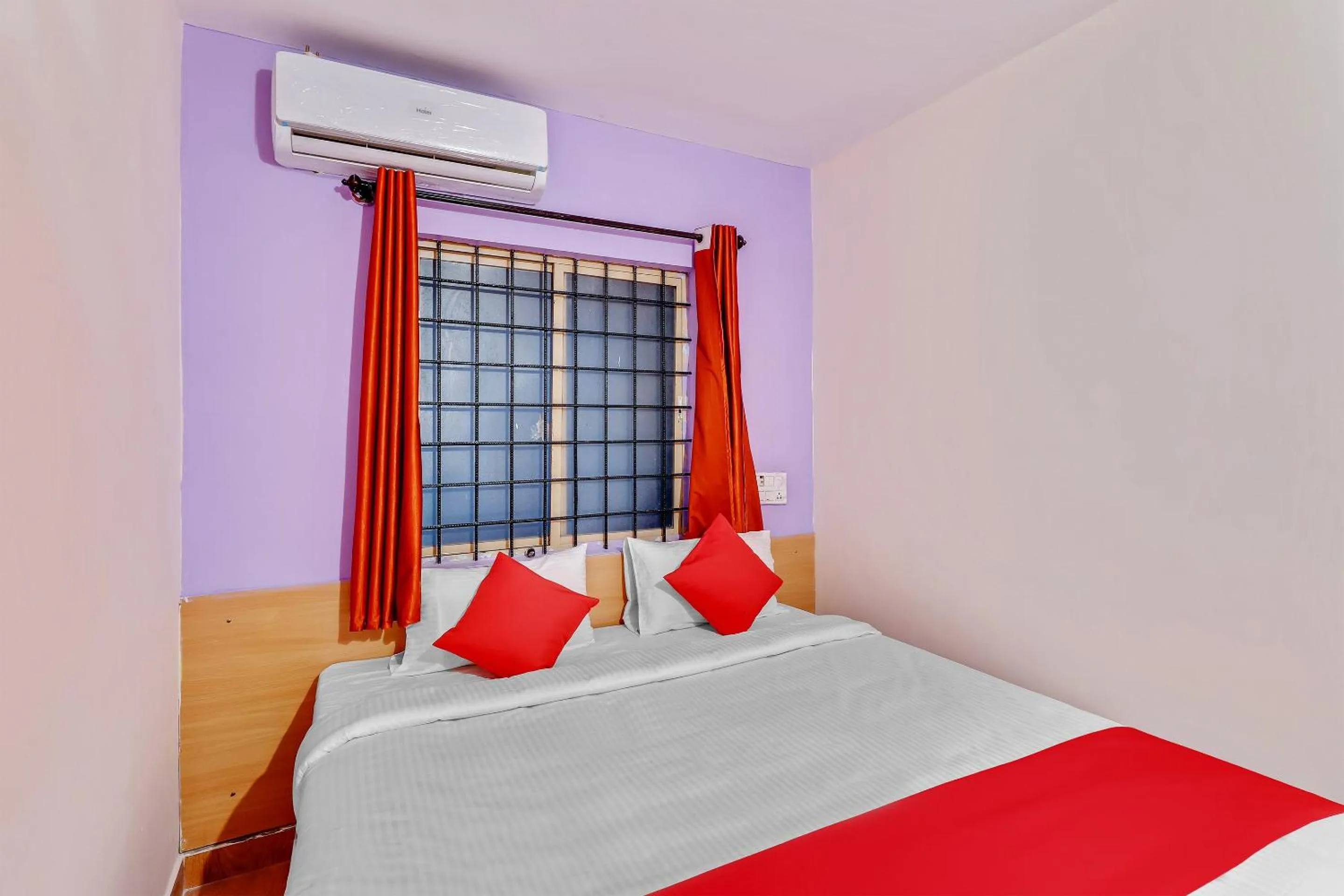 Bedroom, Bed in Hotel O MRV Royal Suites