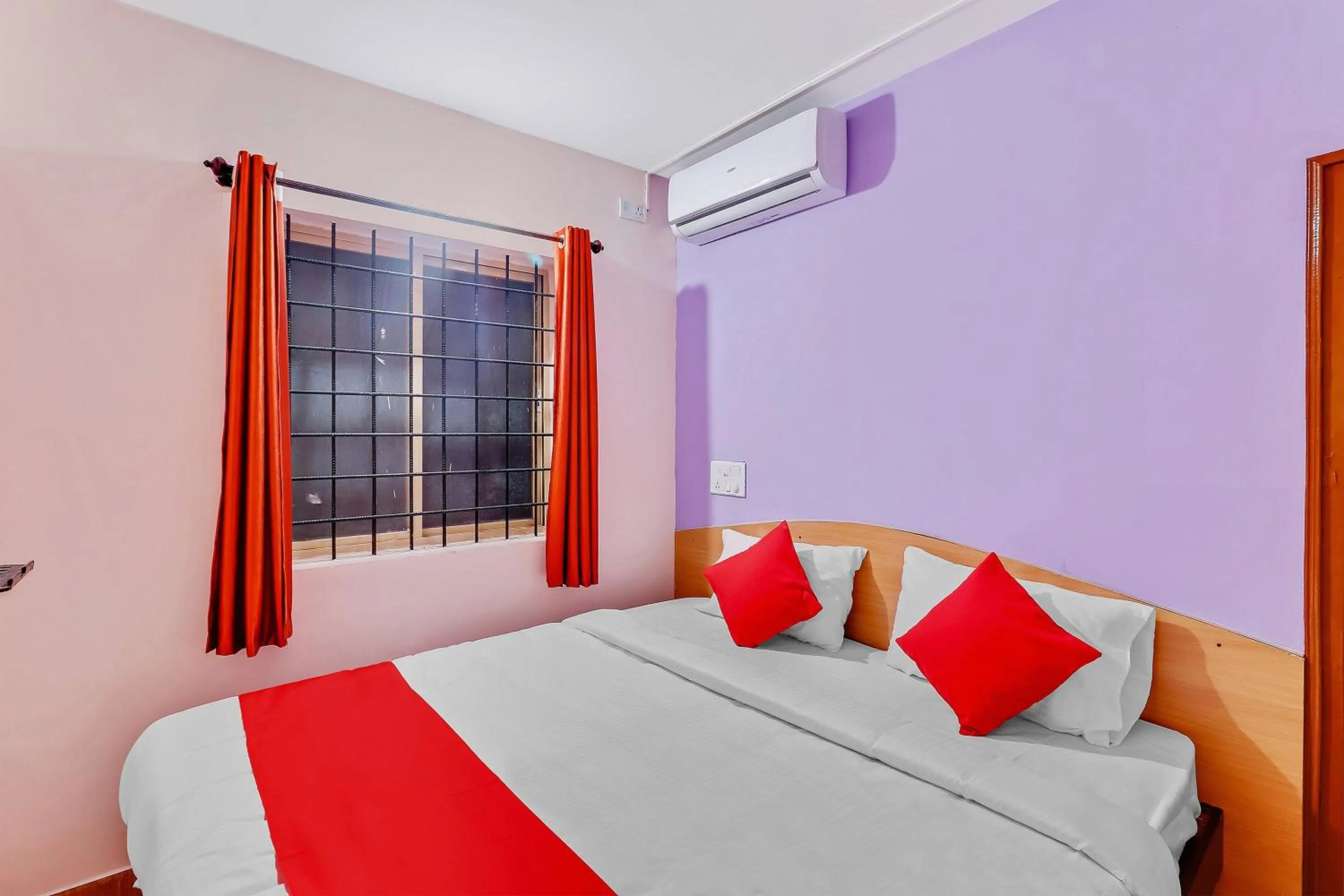 Bedroom in Hotel O MRV Royal Suites