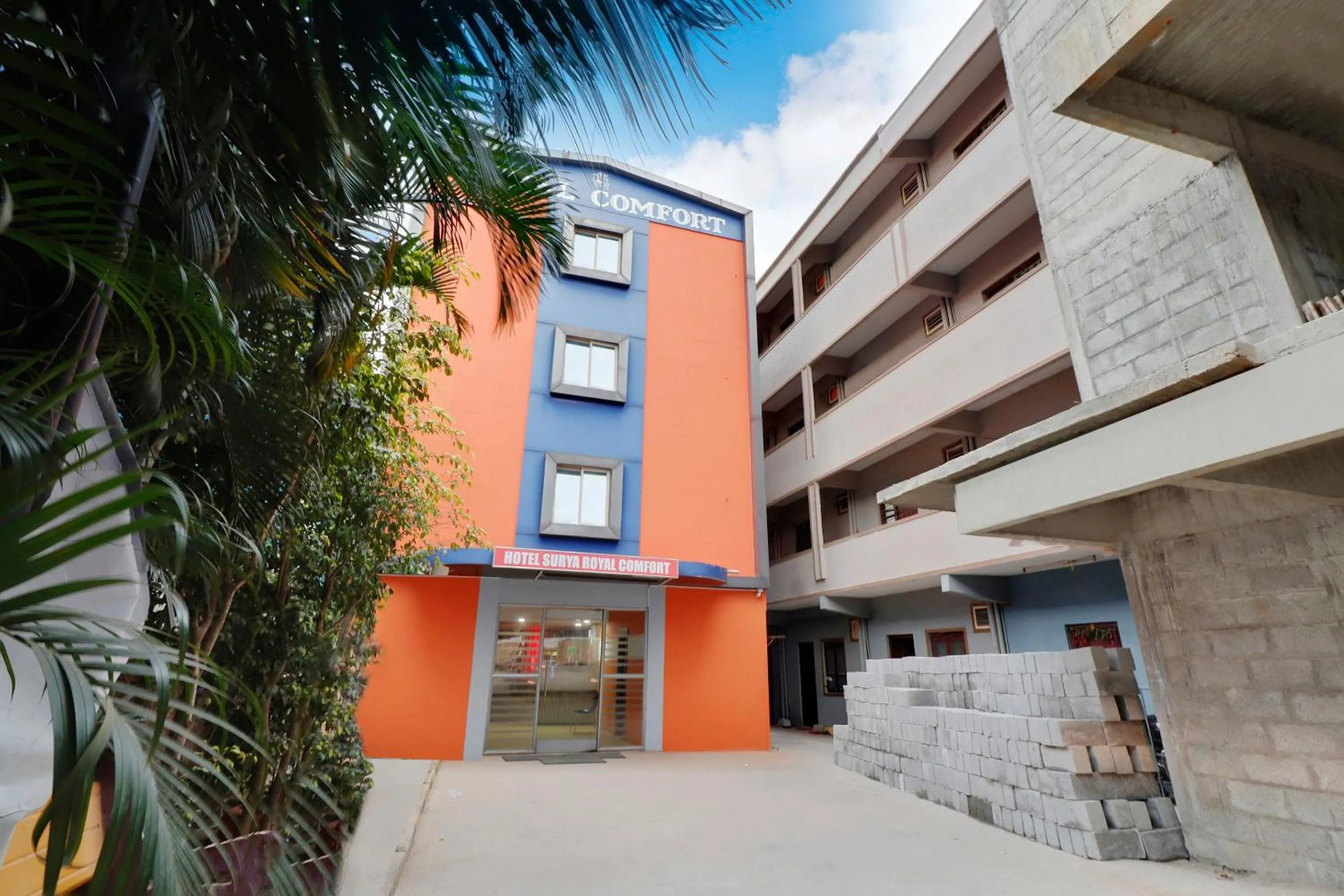 Facade/entrance in Hotel O MRV Royal Suites