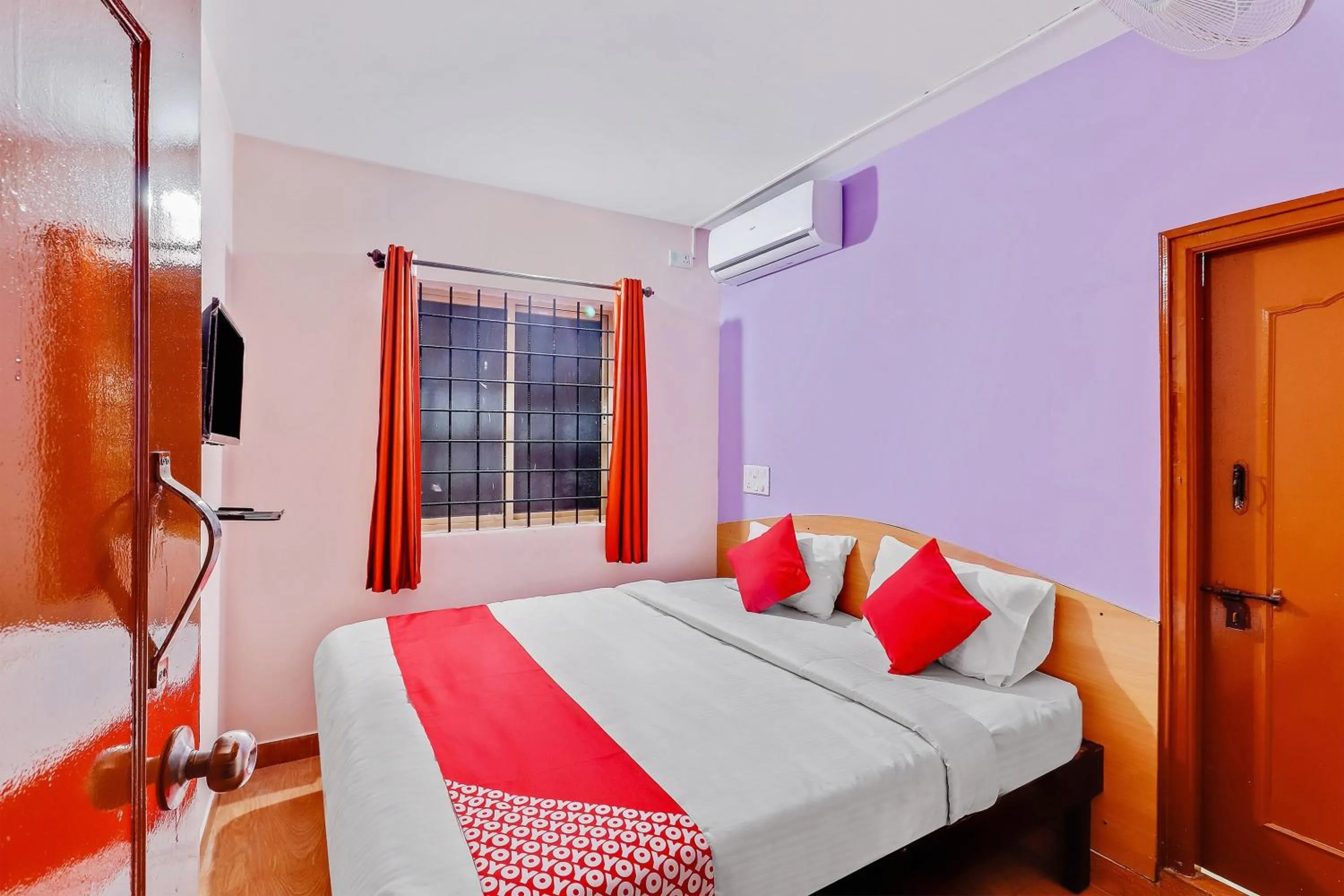 Bedroom, Bed in Hotel O MRV Royal Suites