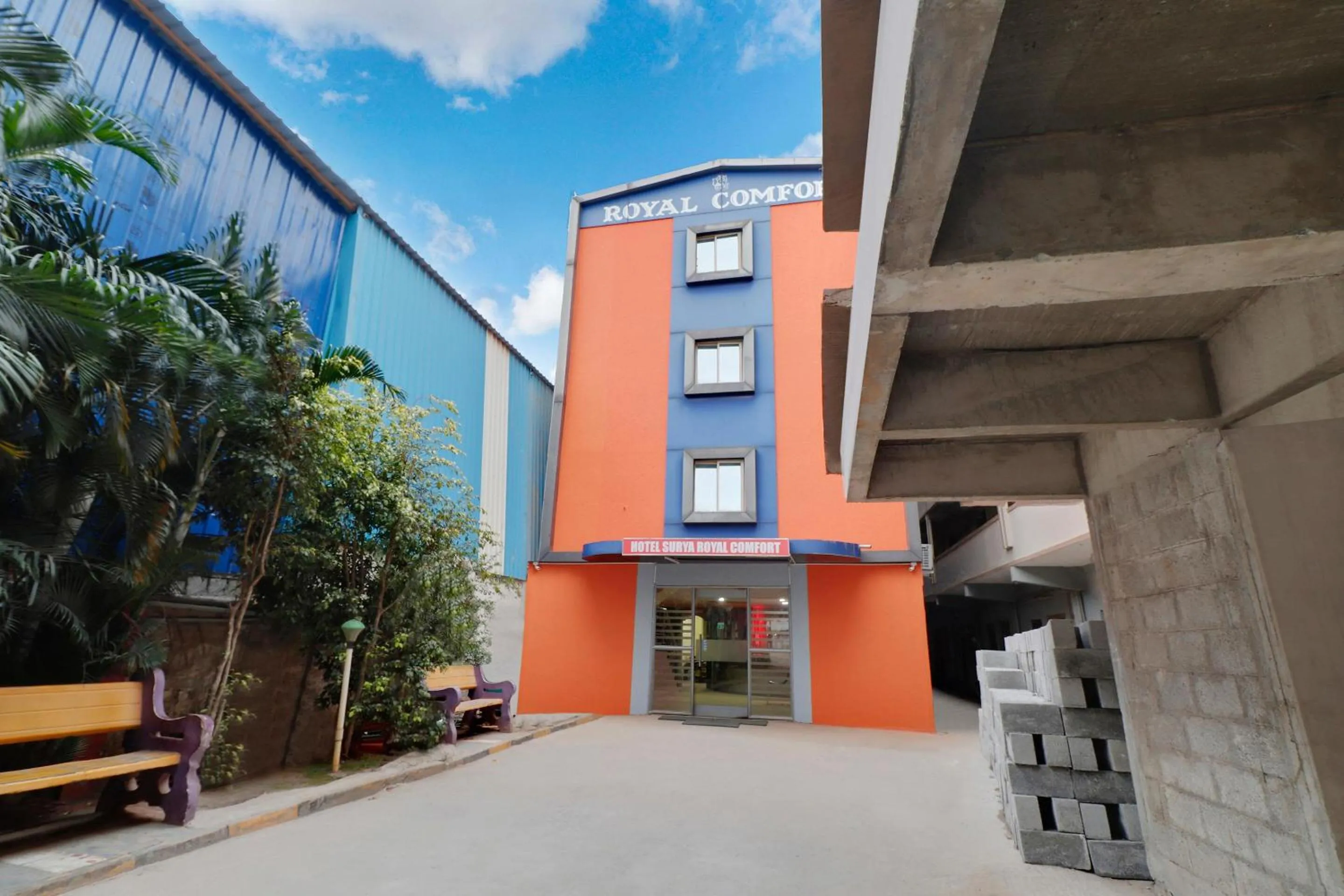 Facade/entrance in Hotel O MRV Royal Suites