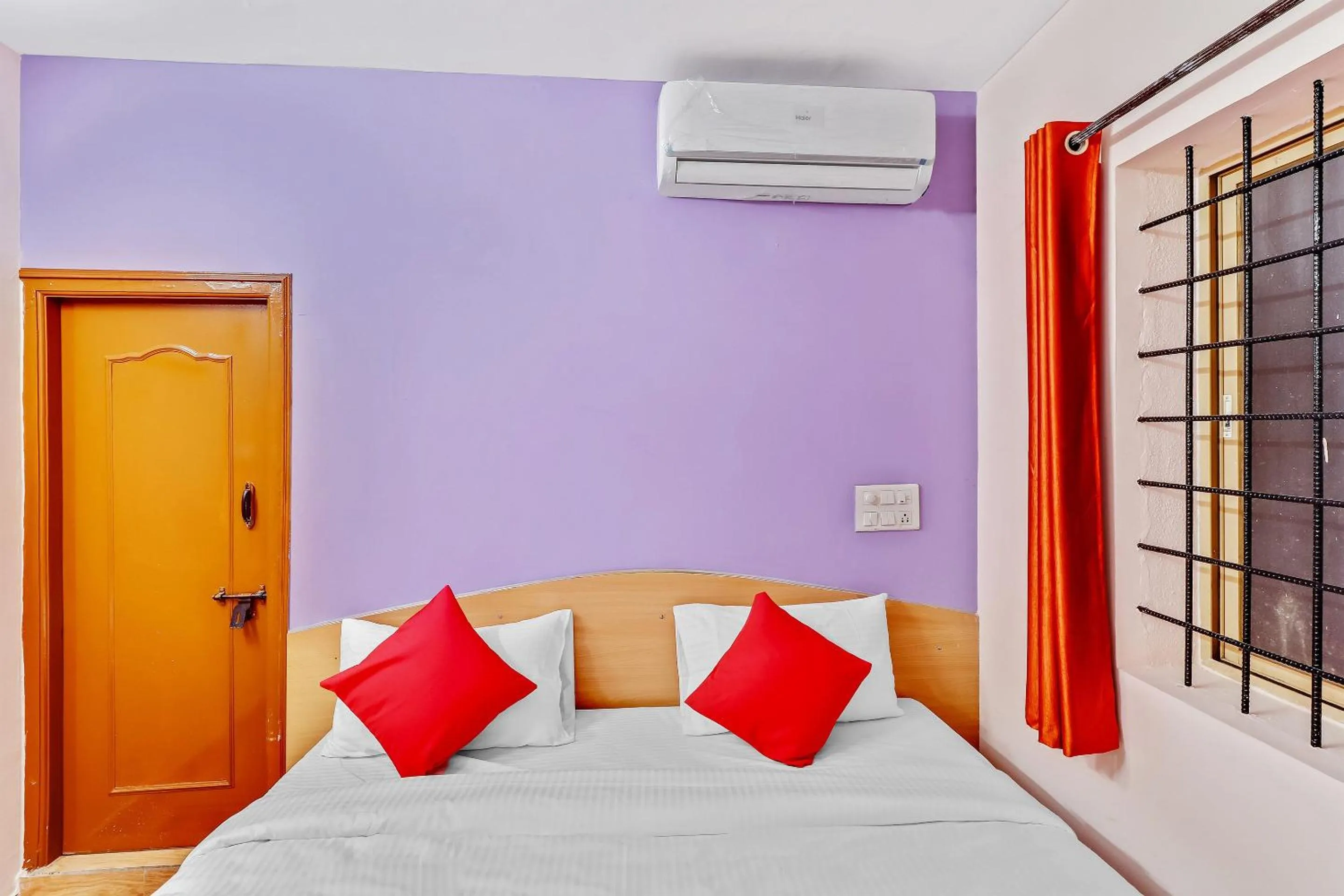 Bedroom, Bed in Hotel O MRV Royal Suites