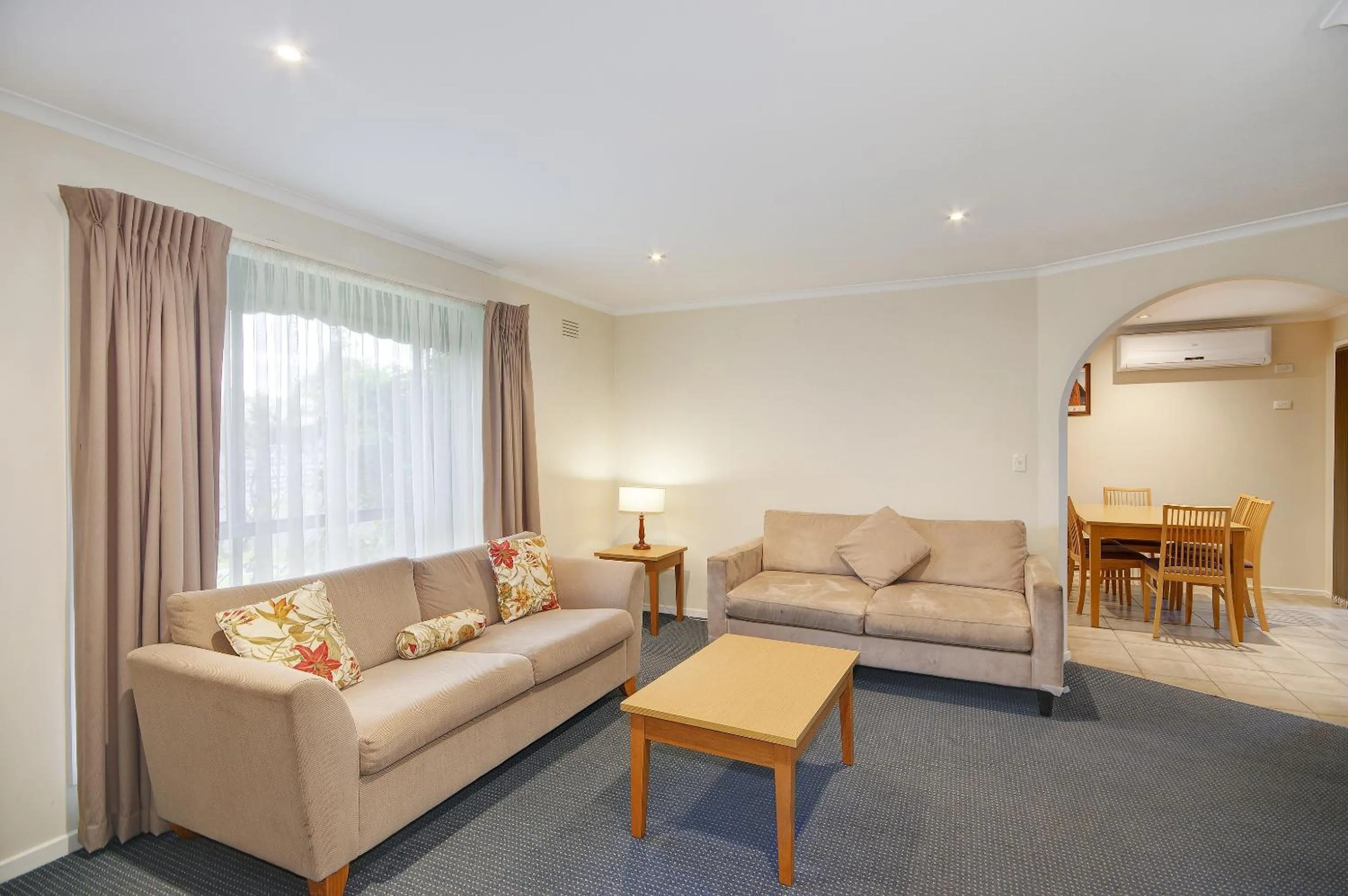 Patio in Parkwood Motel & Apartments