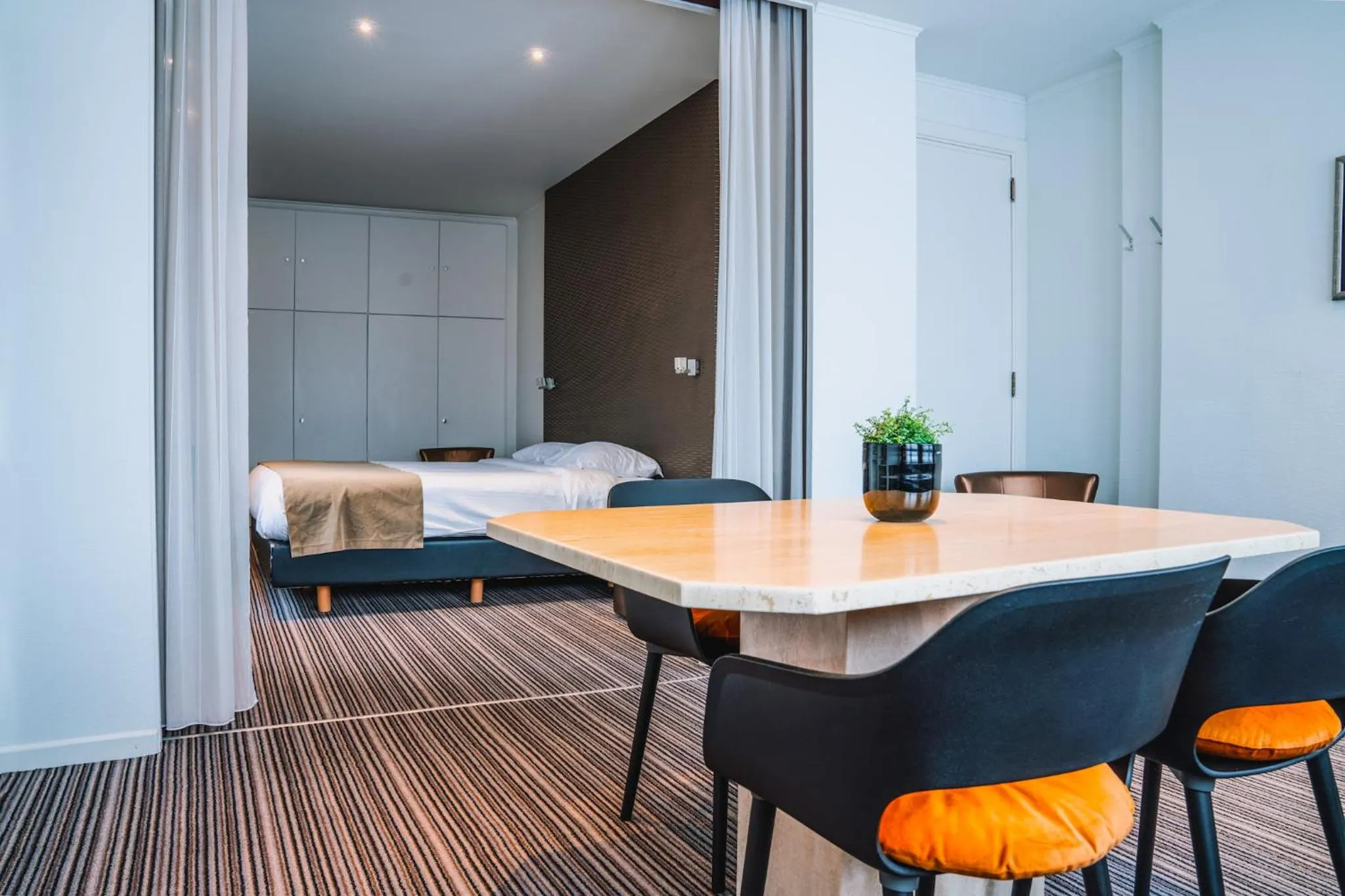 Living room, Bed in Hotel Les Eleveurs