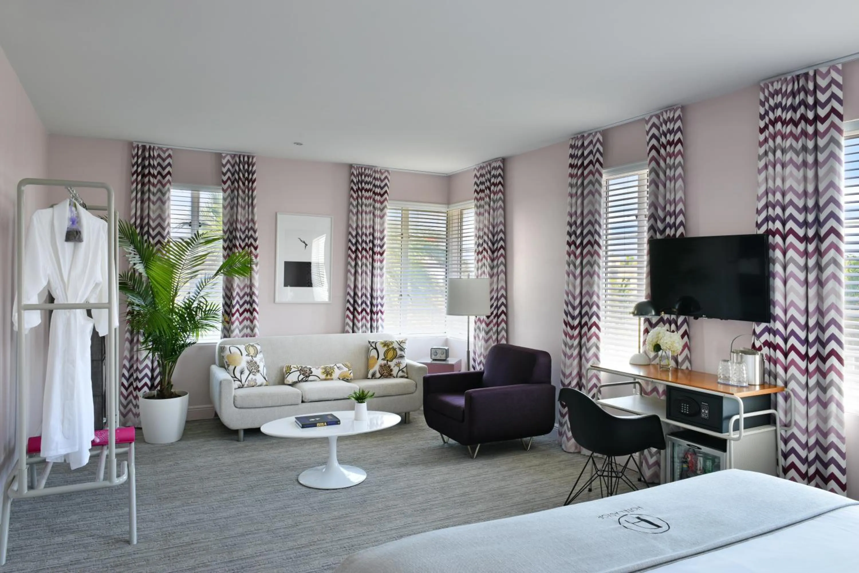 Photo of the whole room, Seating Area in The Astor by LuxUrban