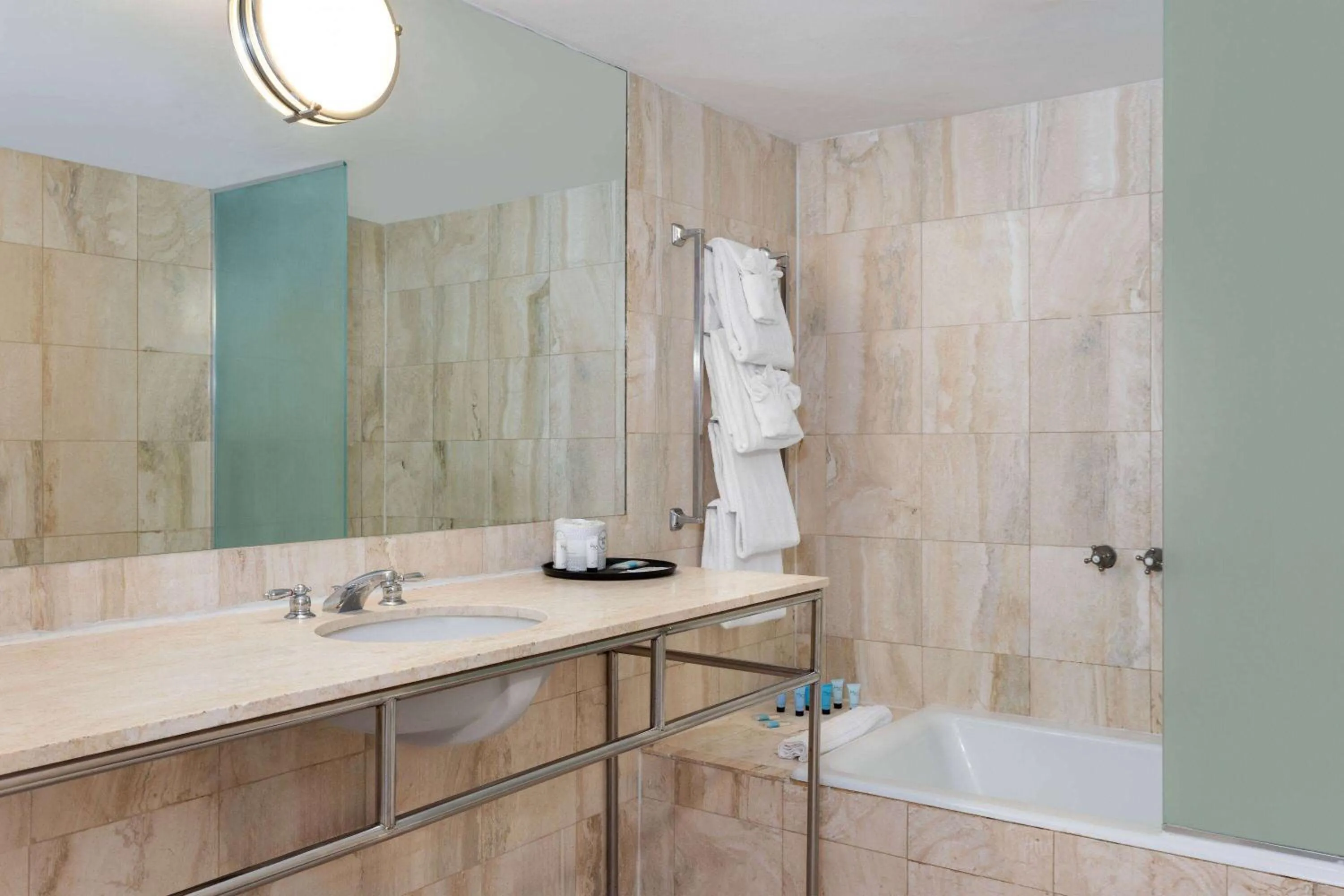 TV and multimedia, Bathroom in The Astor by LuxUrban