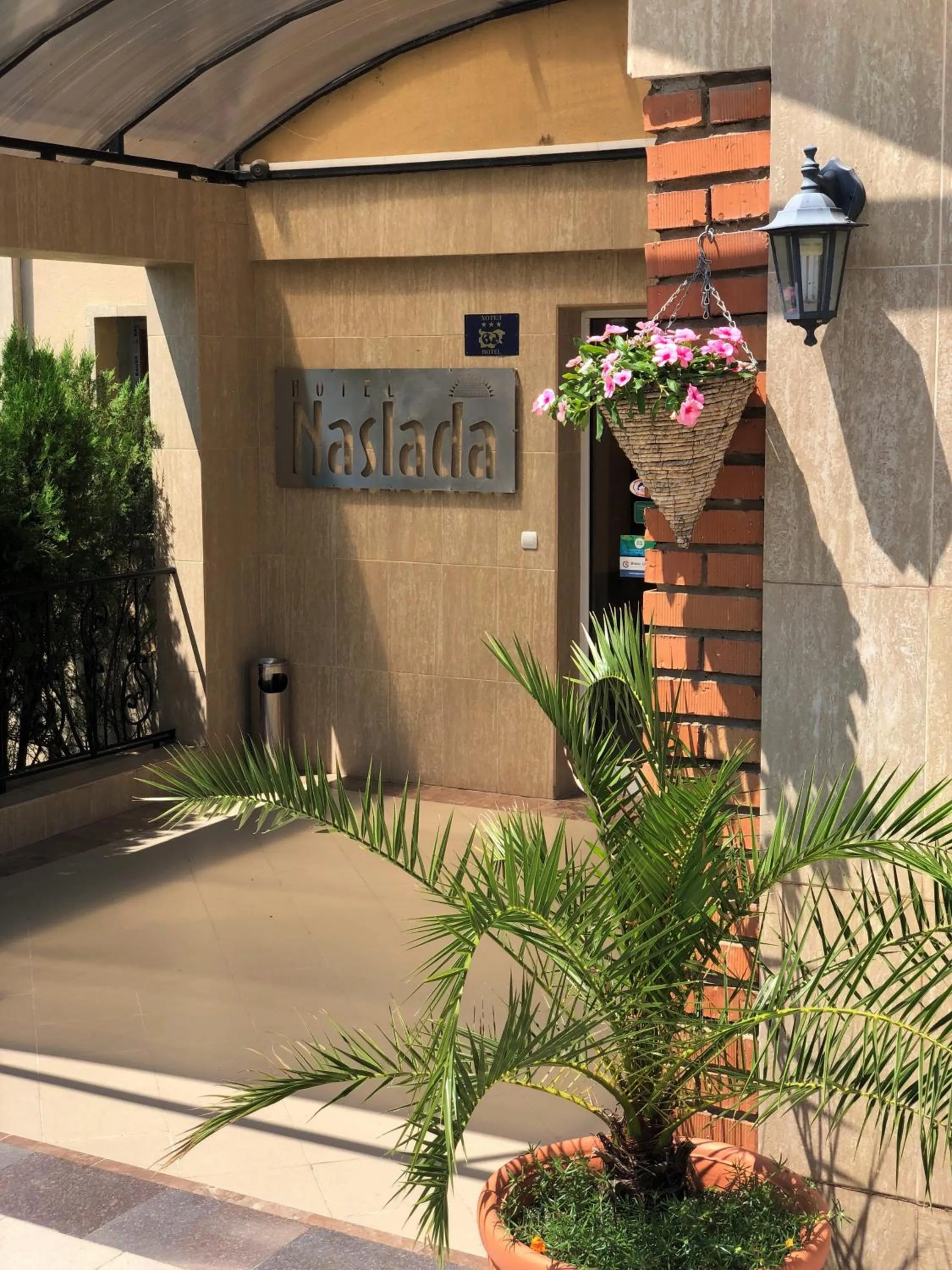 Facade/entrance in Hotel Naslada