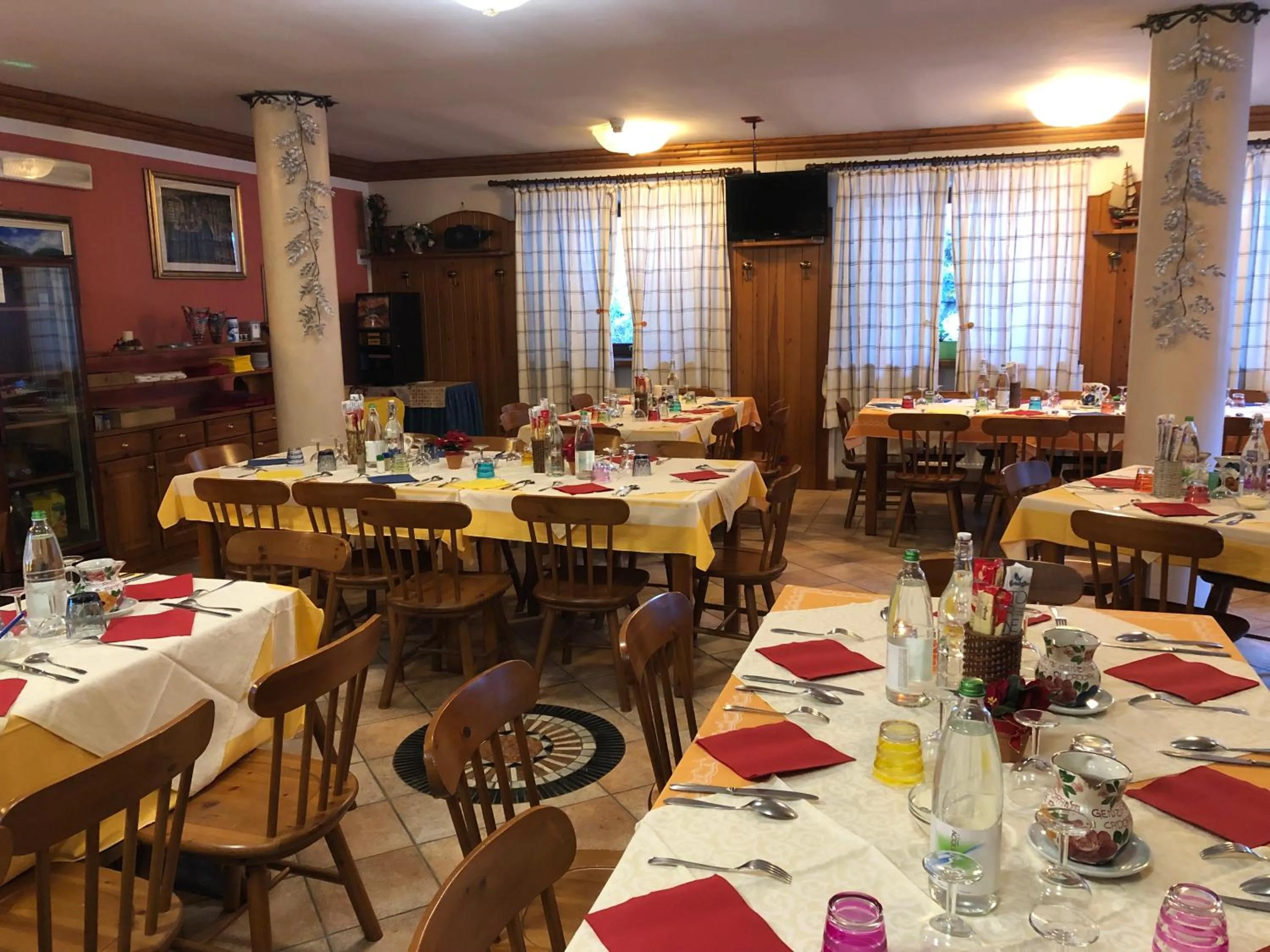 Restaurant/places to eat in Hotel Genzianella