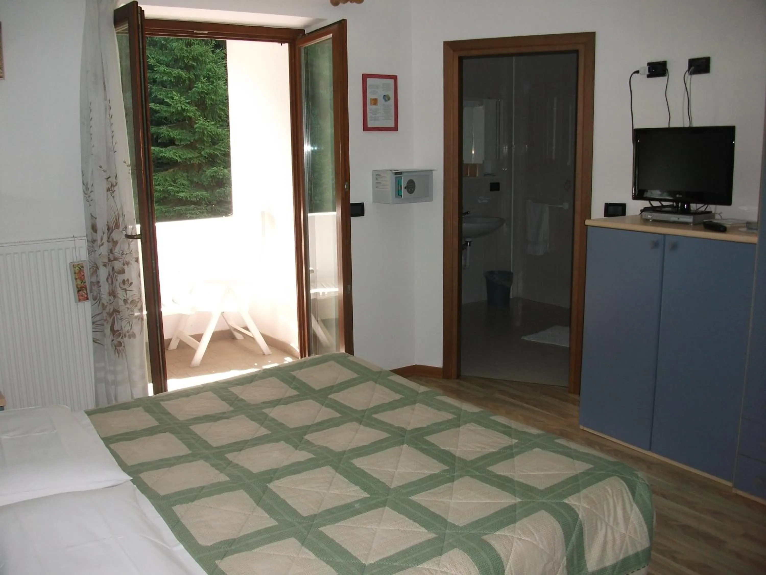 Bed in Hotel Genzianella