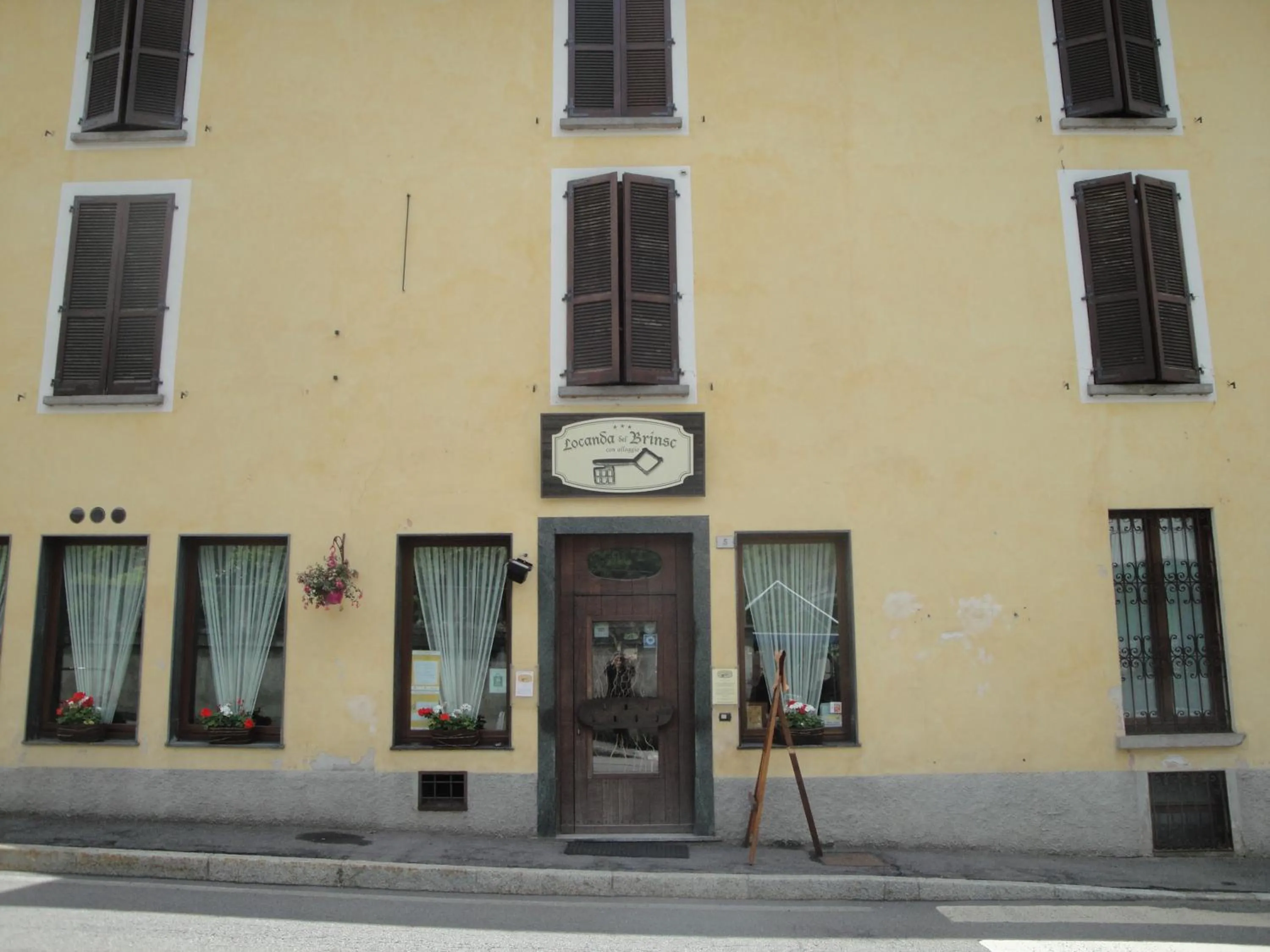 Facade/entrance in Locanda del Brinsc