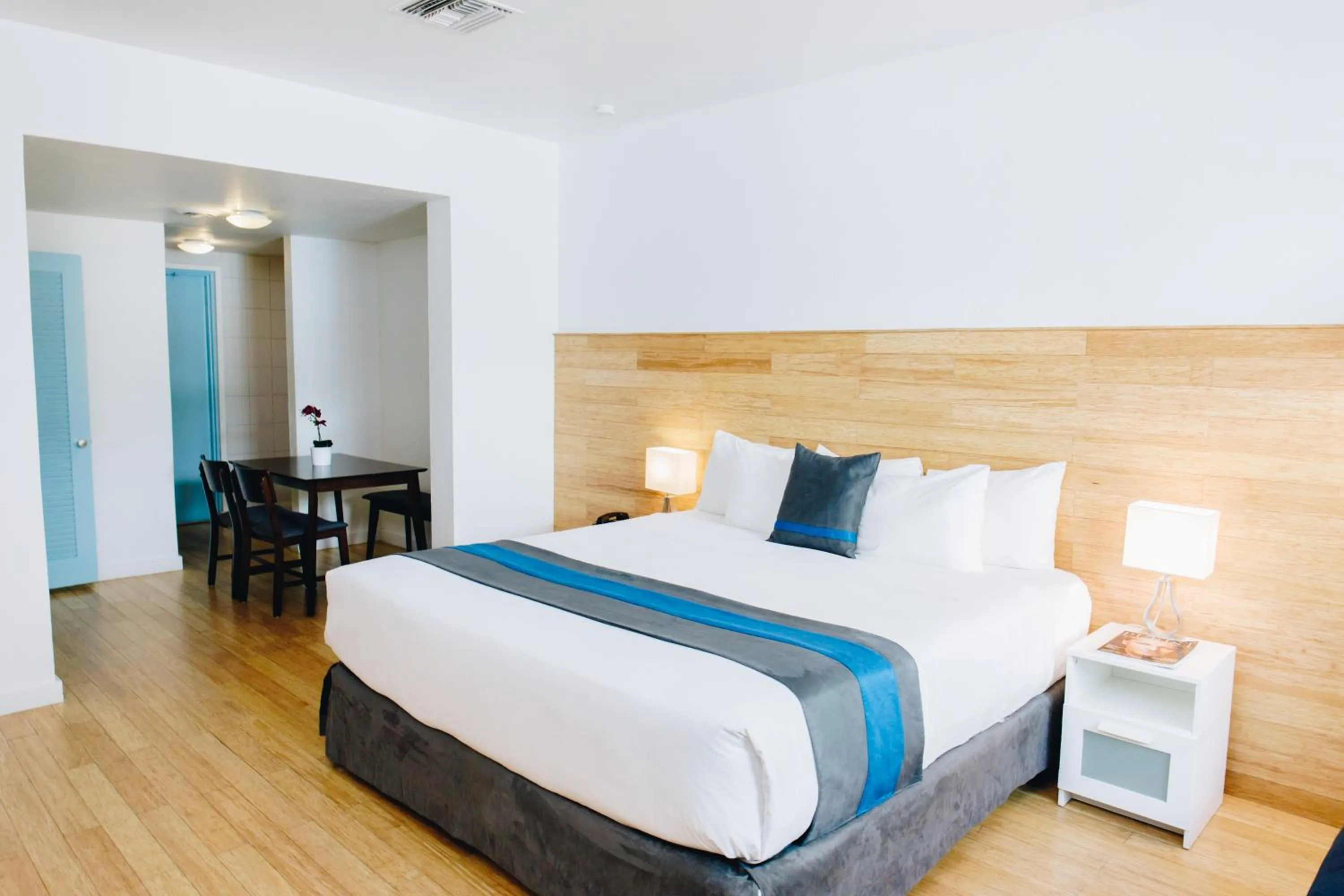 Photo of the whole room, Bed in Aqua Hotel & Suites