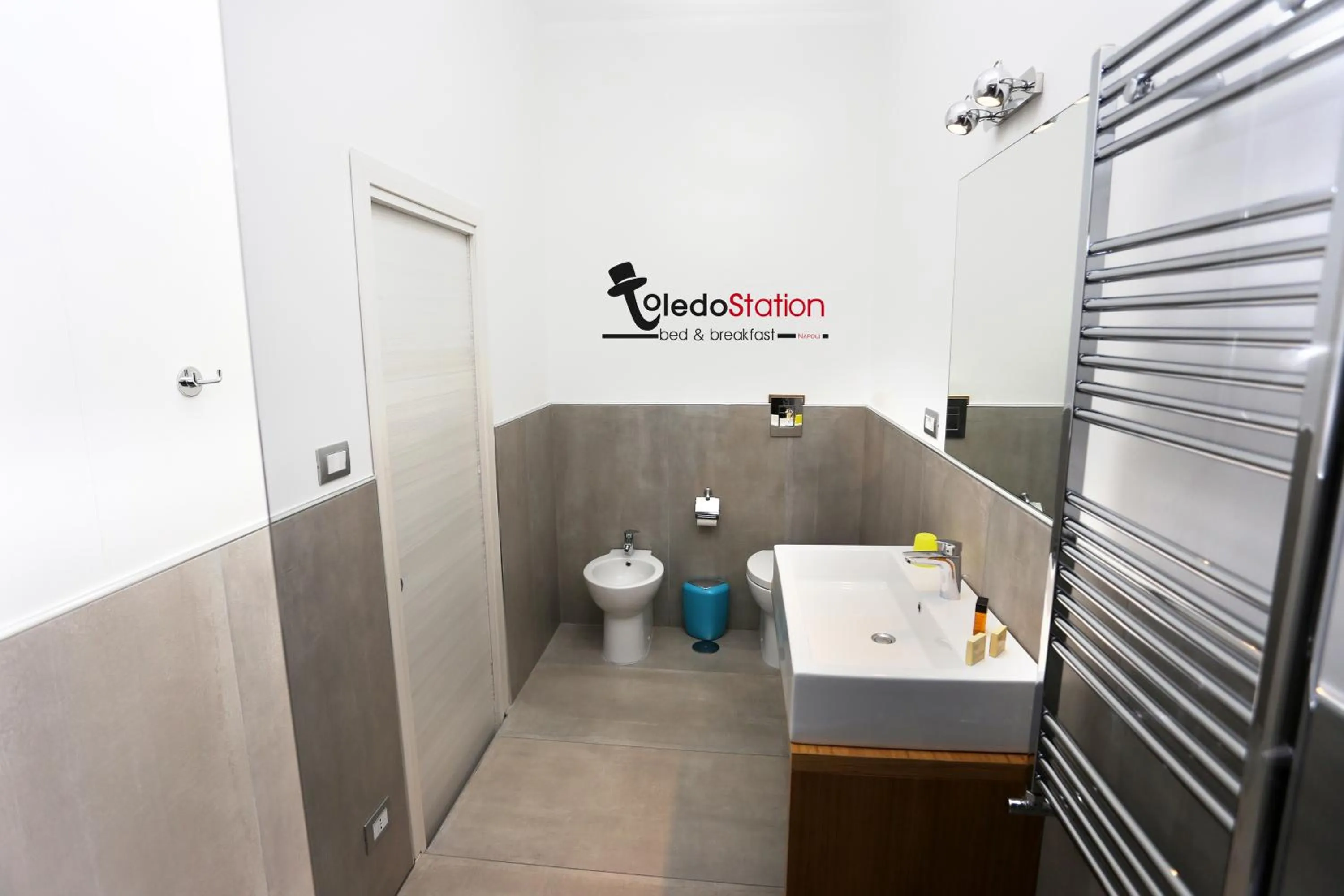 Bathroom in ToledoStation B&B