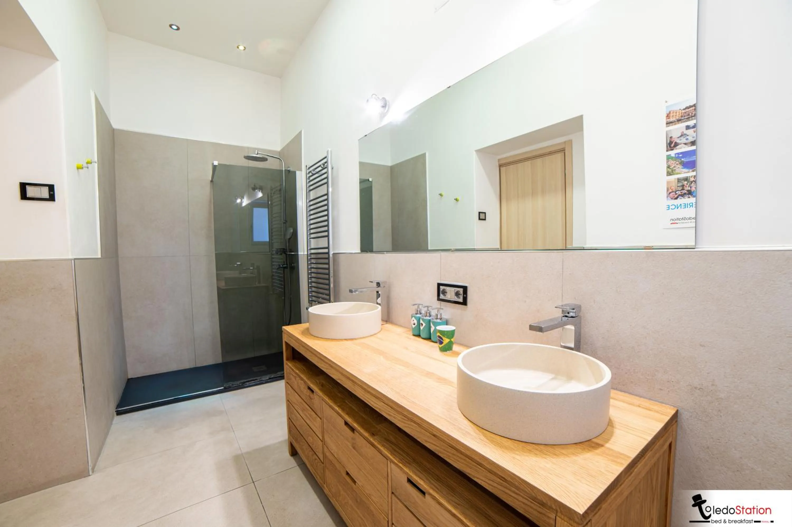 Bathroom in ToledoStation B&B