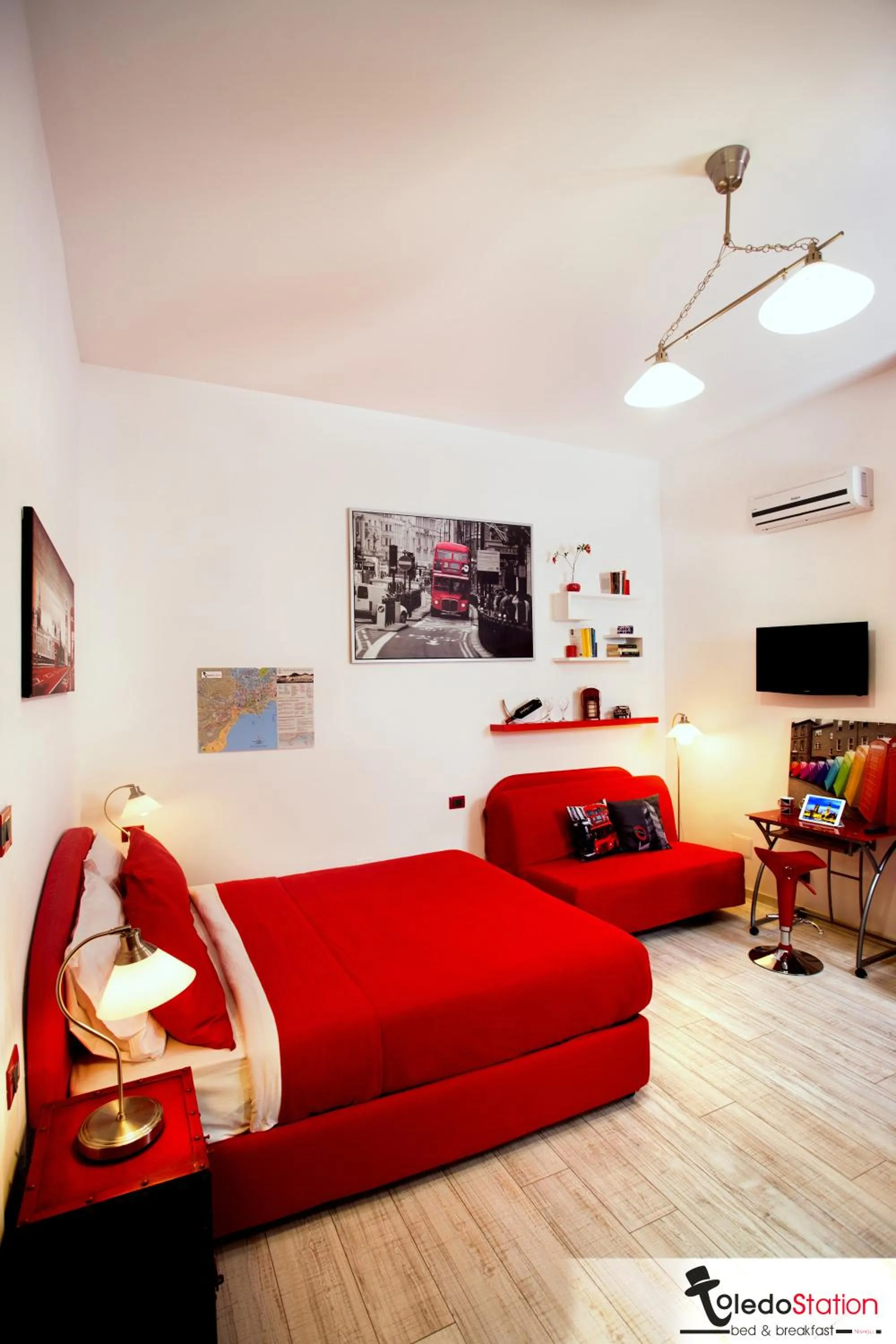 Decorative detail, Bed in ToledoStation B&B