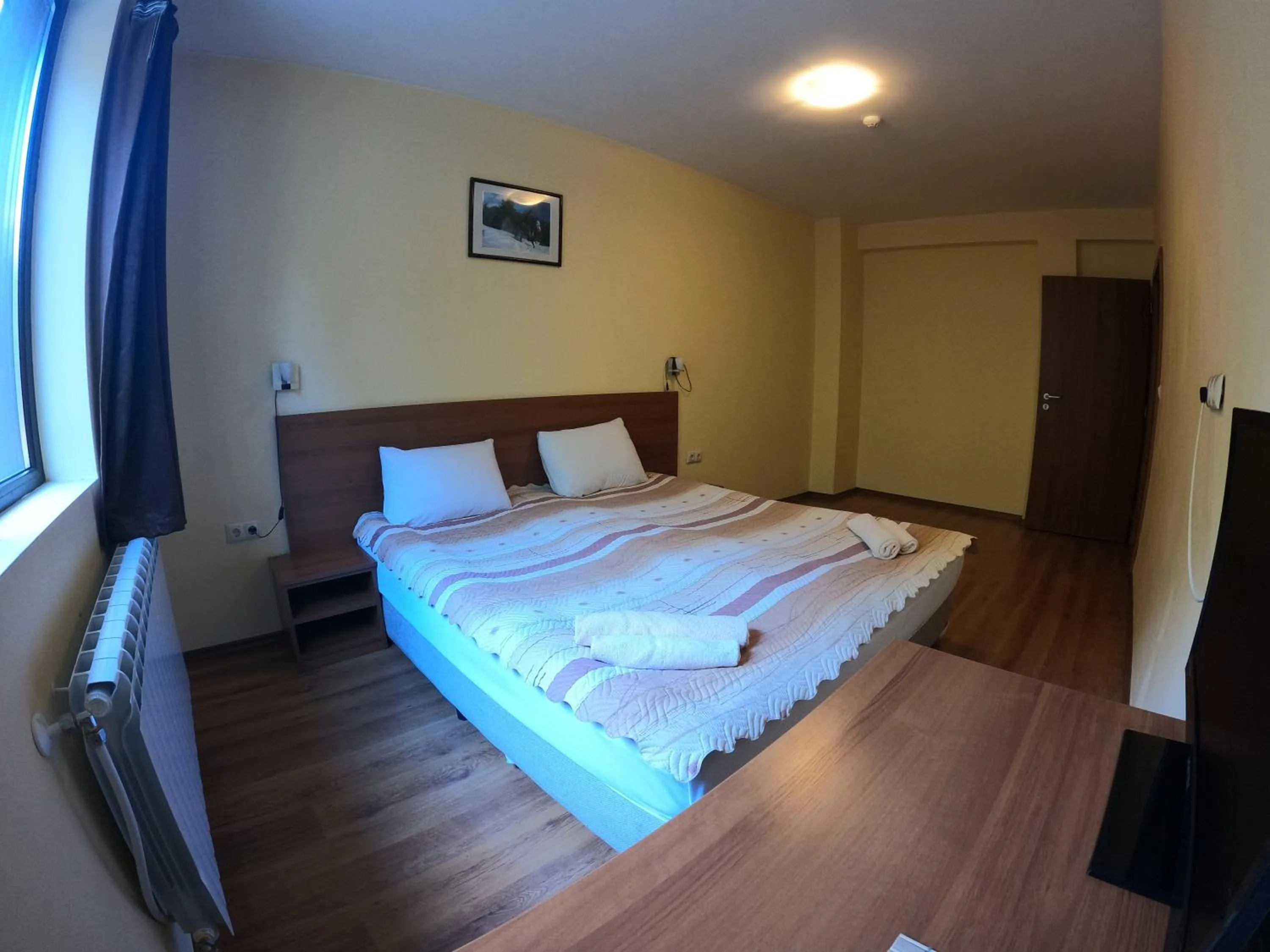 Photo of the whole room, Bed in Rusaliite Adventure House