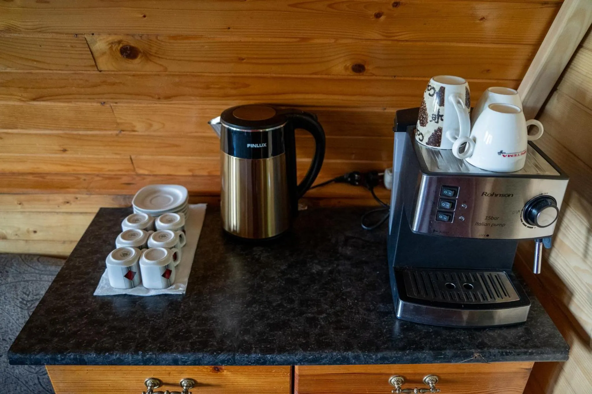 Coffee/tea facilities in Rusaliite Adventure House