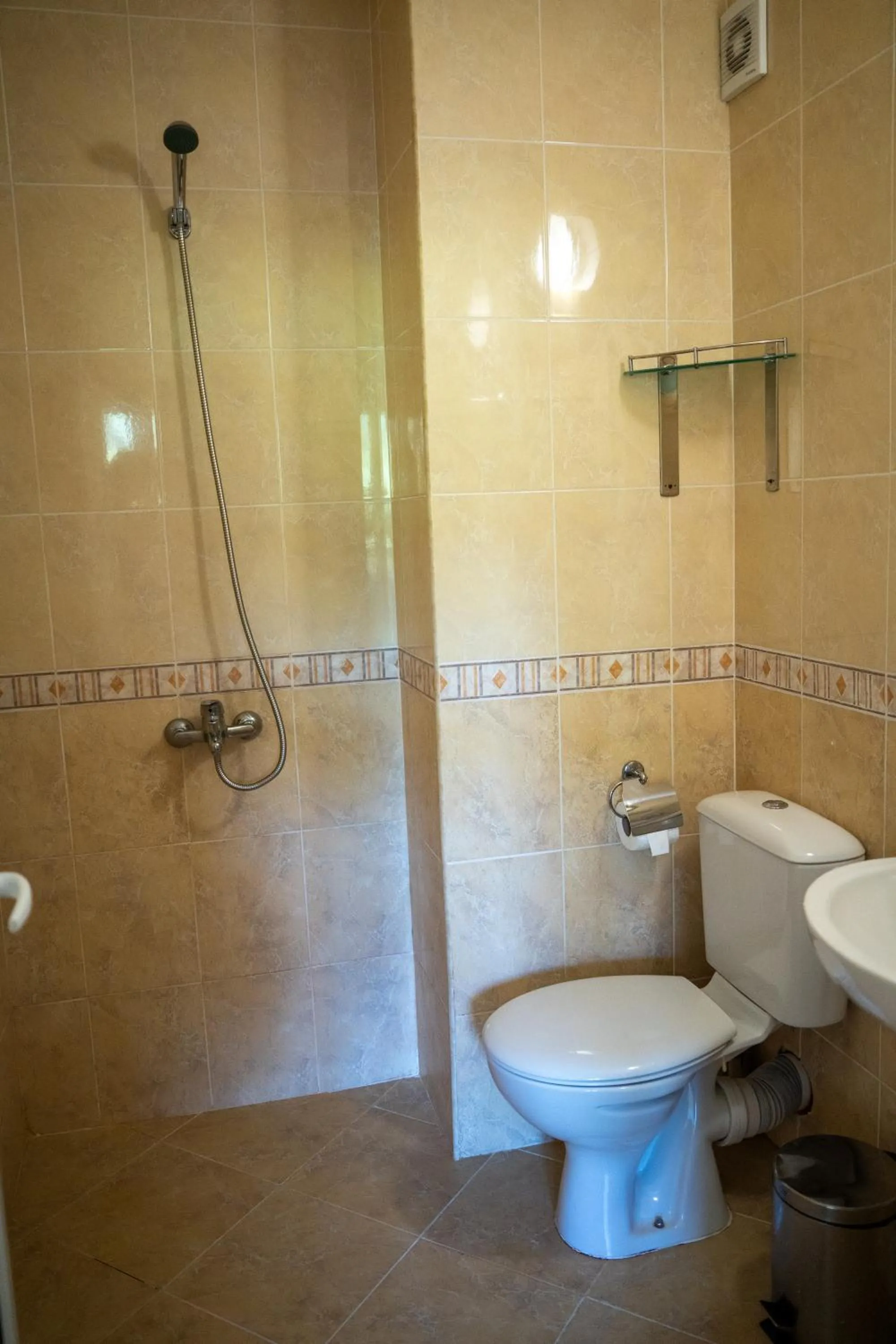 Shower in Rusaliite Adventure House