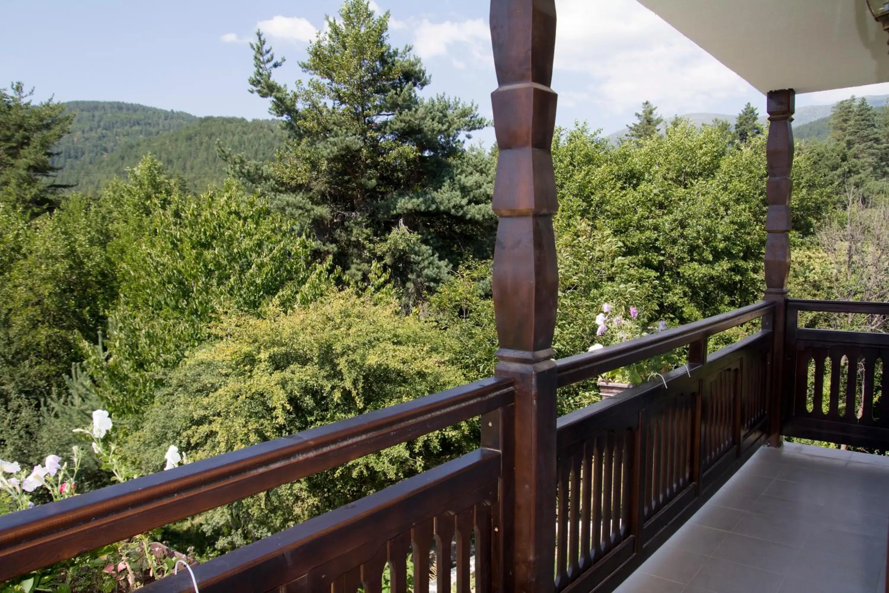 One-Bedroom Suite with Balcony in Rusaliite Adventure House One-Bedroom Suite with Balcony in Rusaliite Adventure House