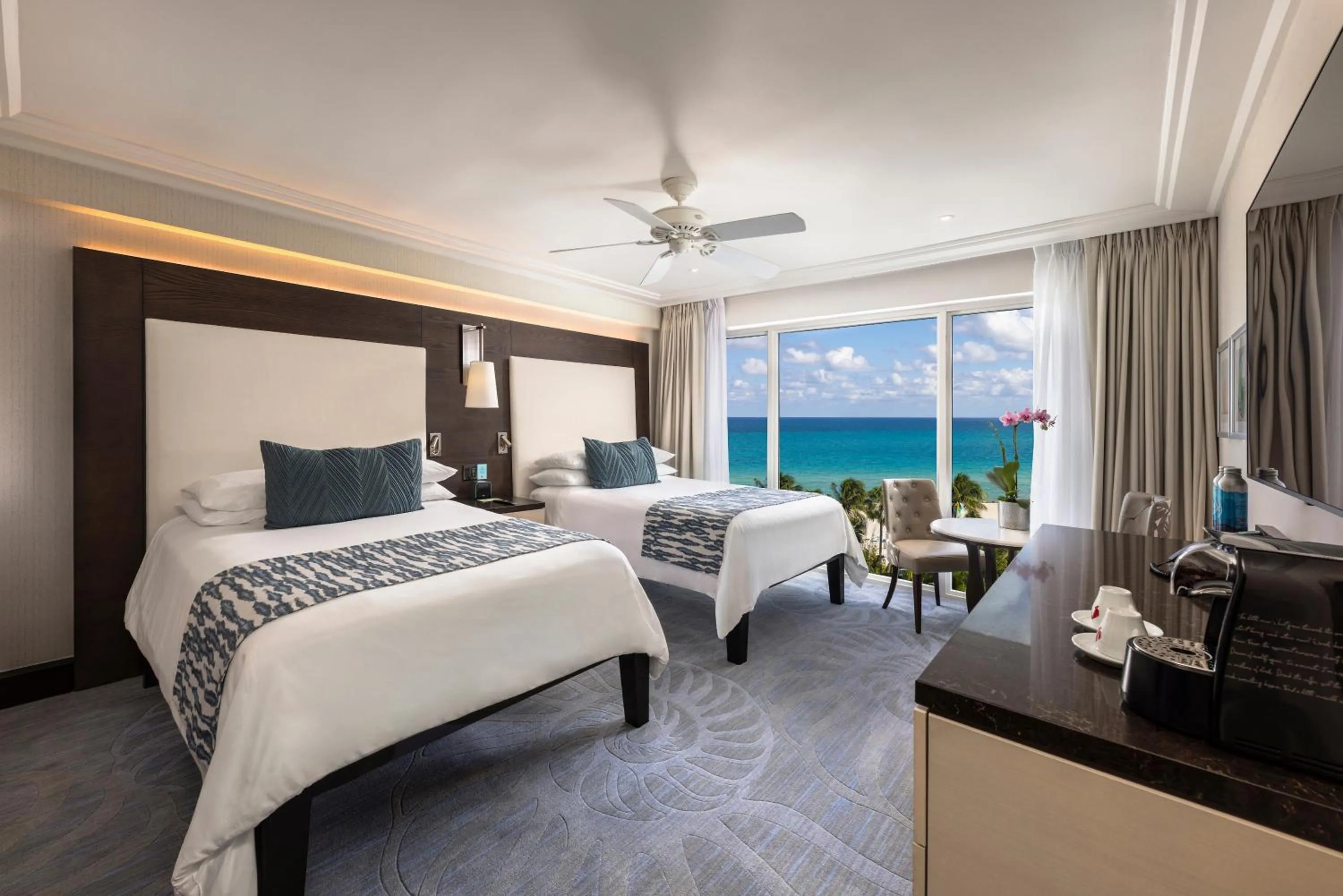 Bed in The Palms Hotel & Spa