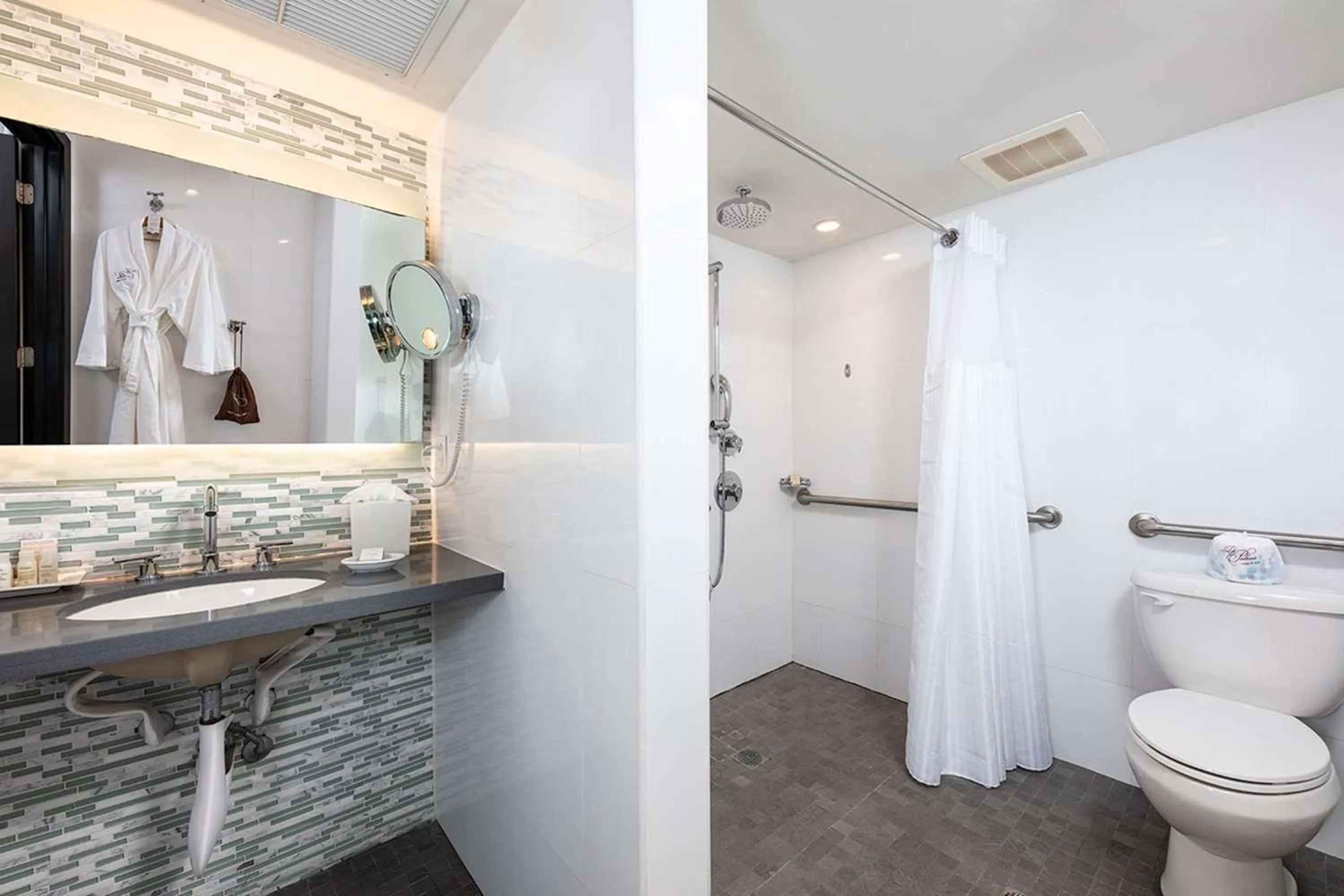 Bathroom in The Palms Hotel & Spa