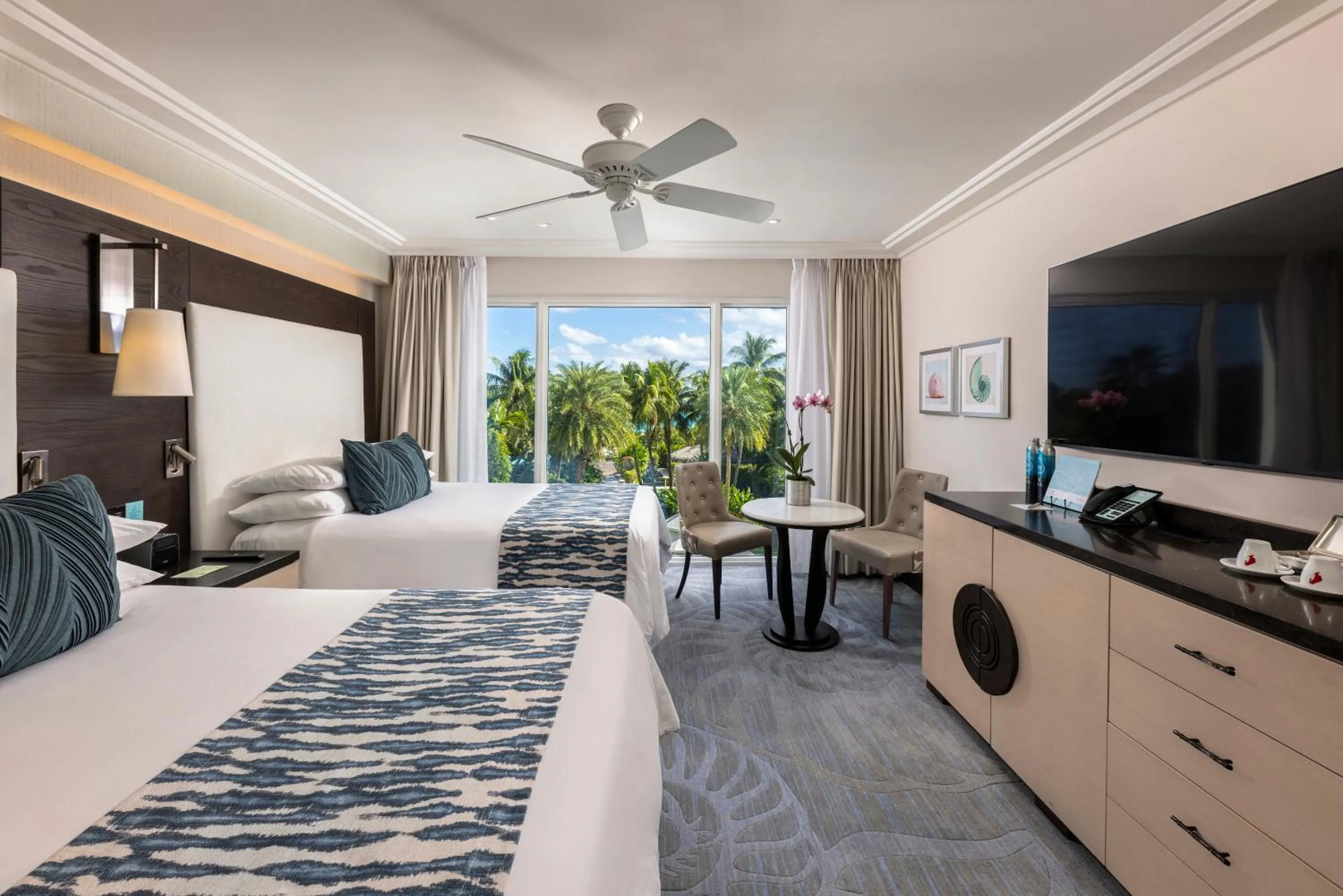 Bed in The Palms Hotel & Spa