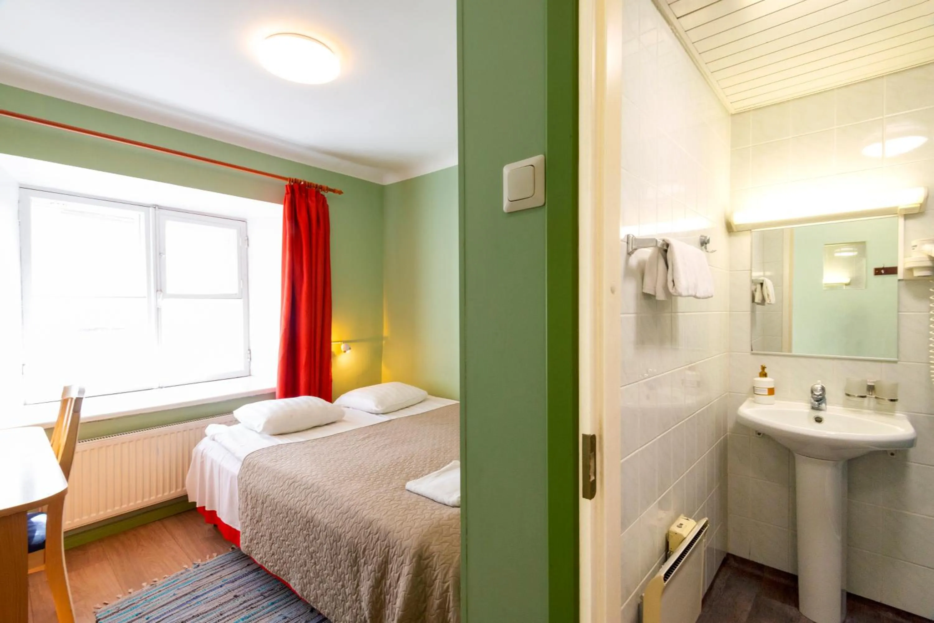 Toilet, Bed in 16eur - Old Town Munkenhof